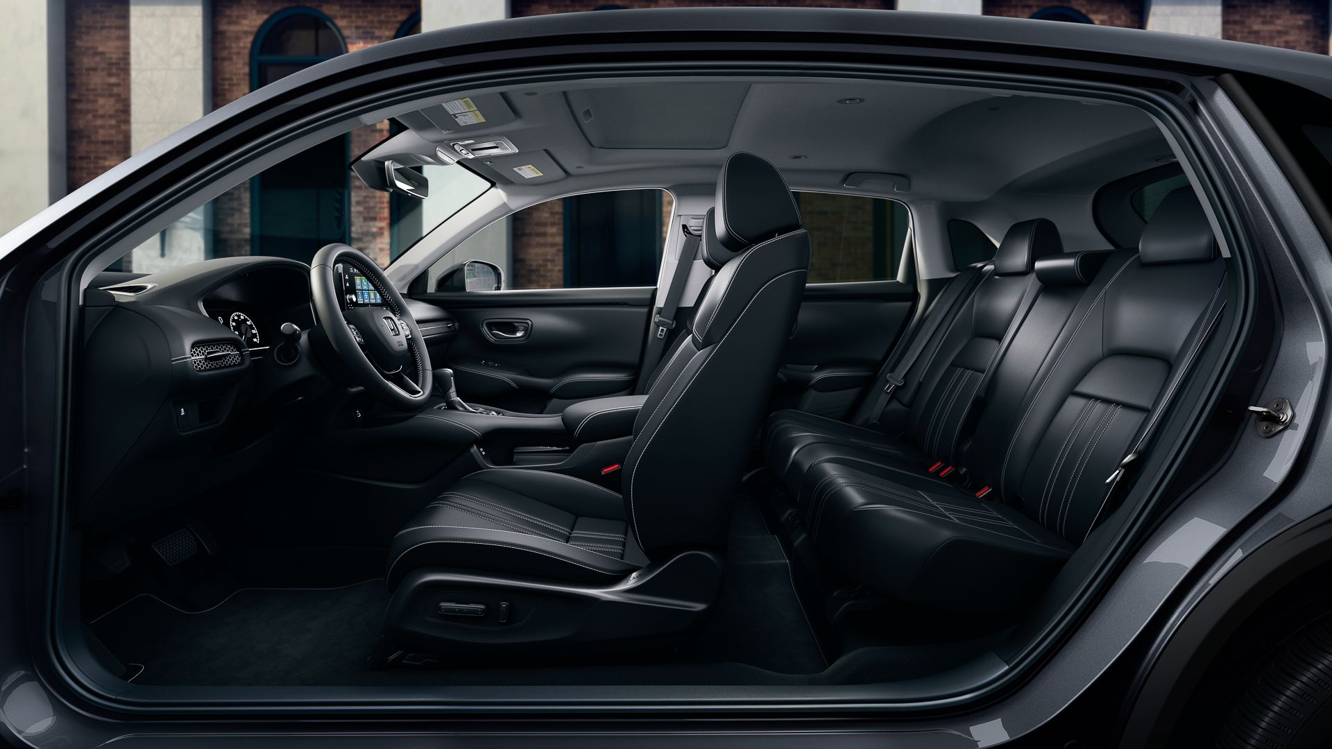 Foto lateral do interior do Honda HR-V 2024