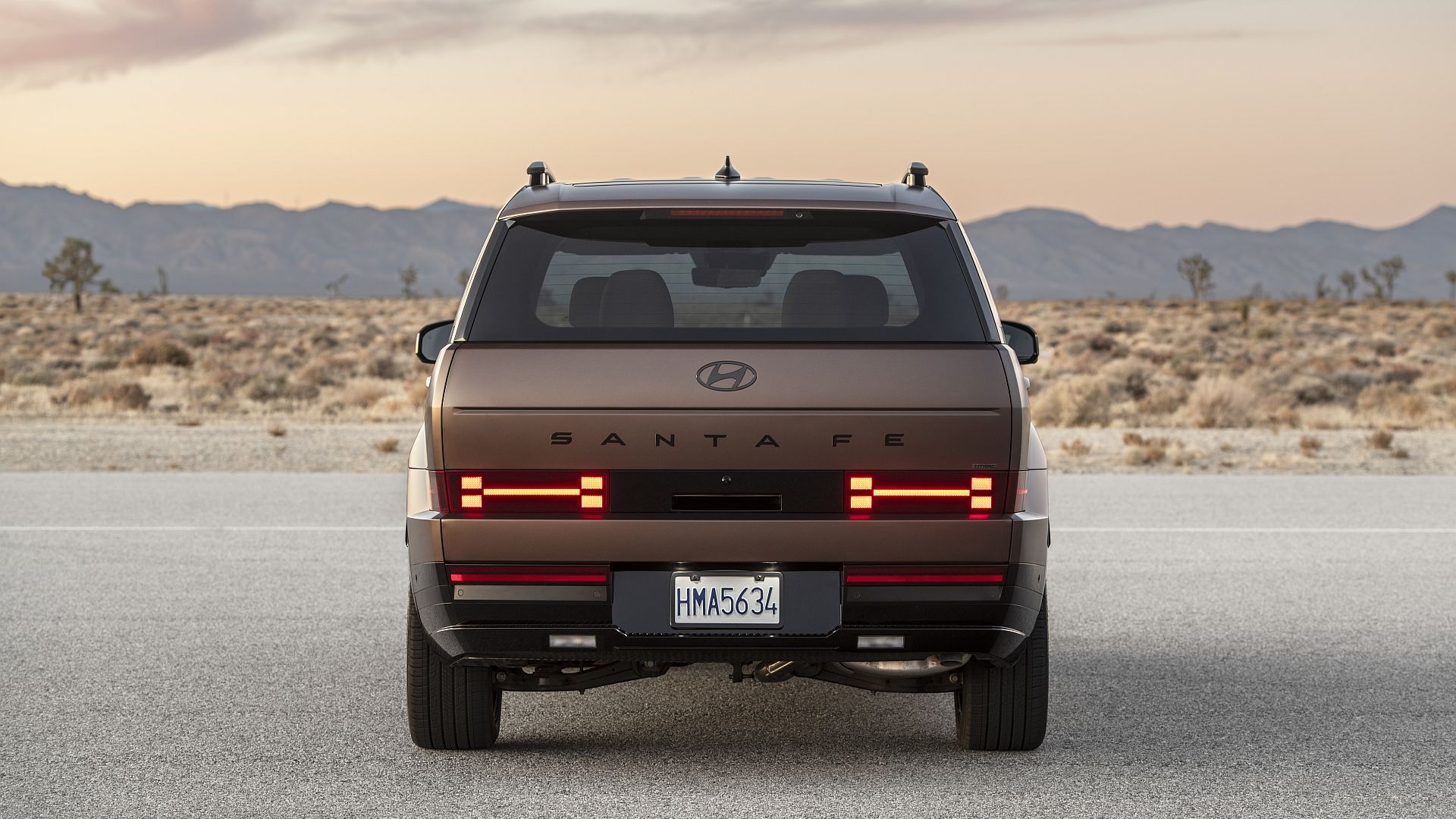 Visão traseira do Hyundai Santa Fé 2024