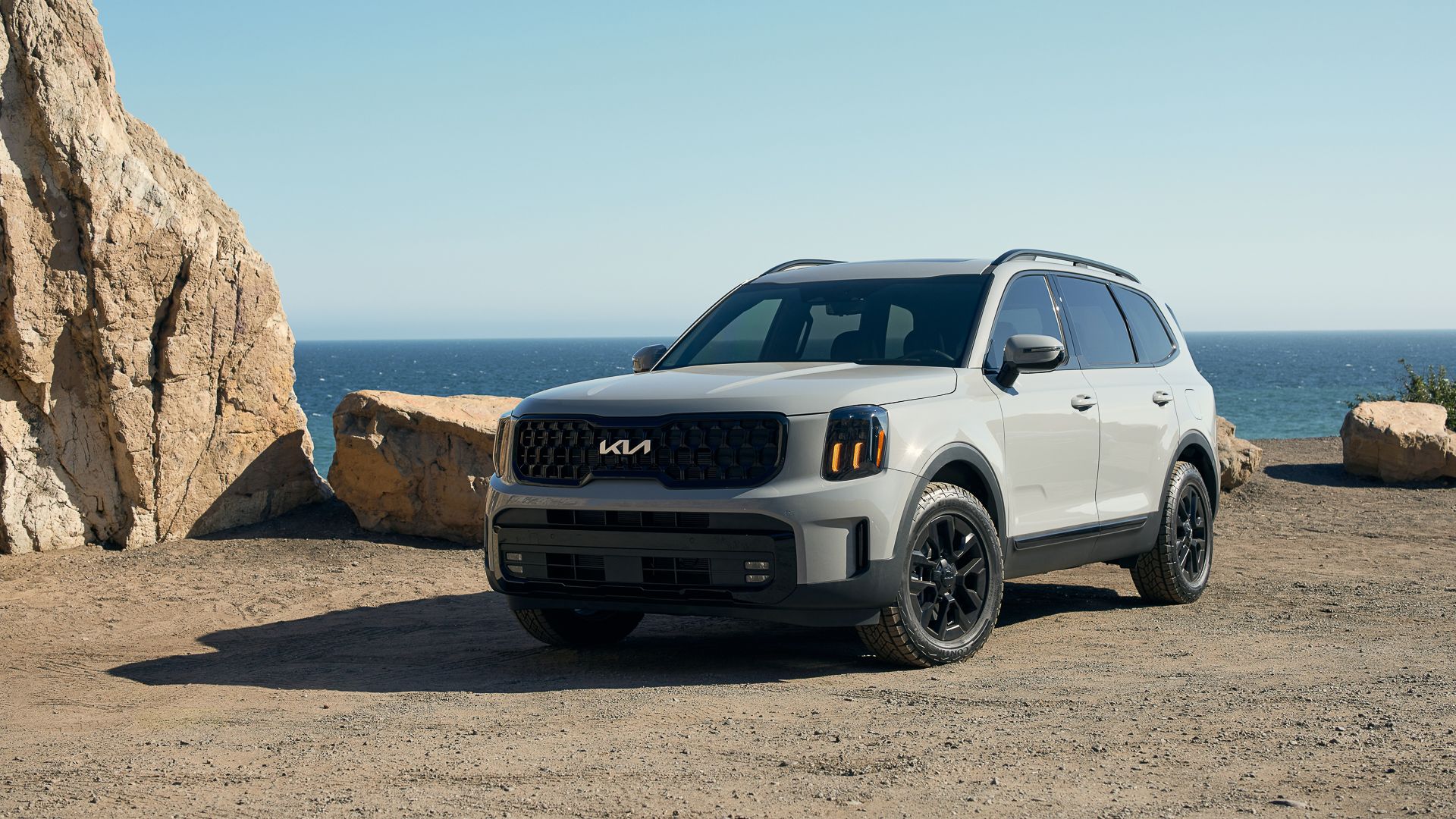 Front 3/4 shot of a gray 2024 Kia Telluride