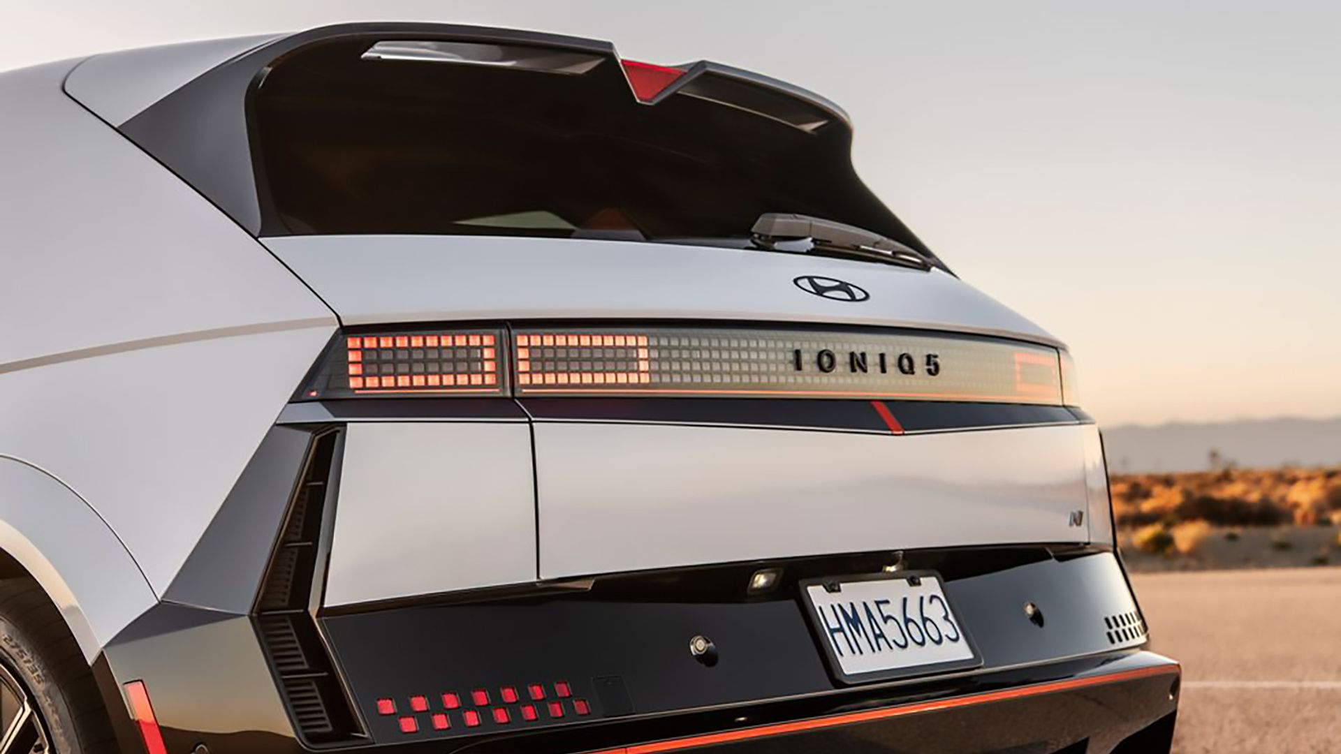 Um Hyundai Ioniq 5 N branco 2025 