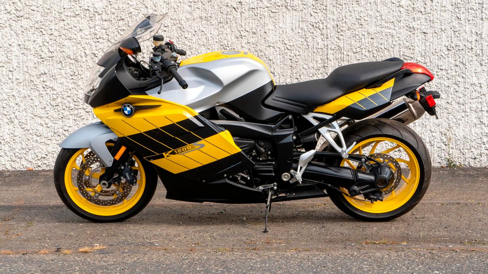 BMW K1200S Bring A Trailer-02-1