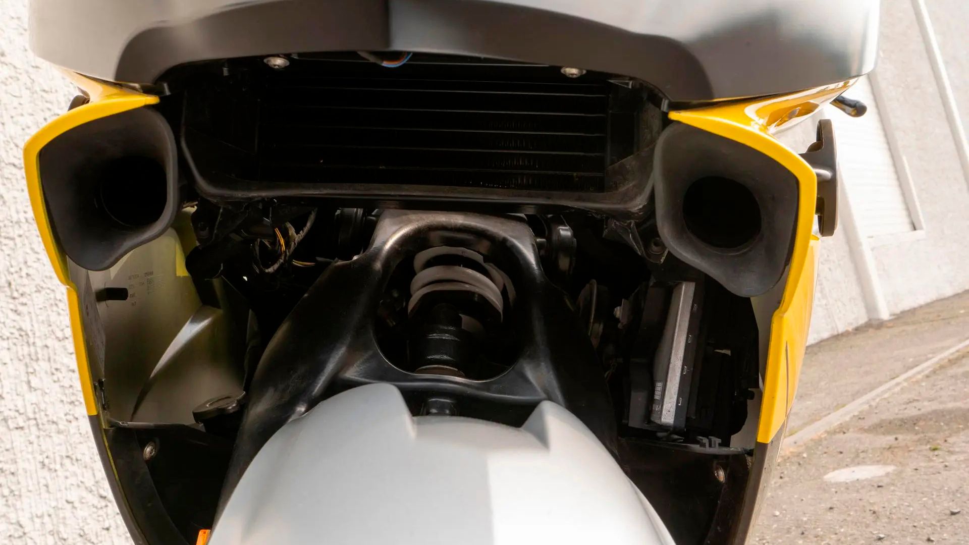 BMW K1200S Bring A Trailer-08-1