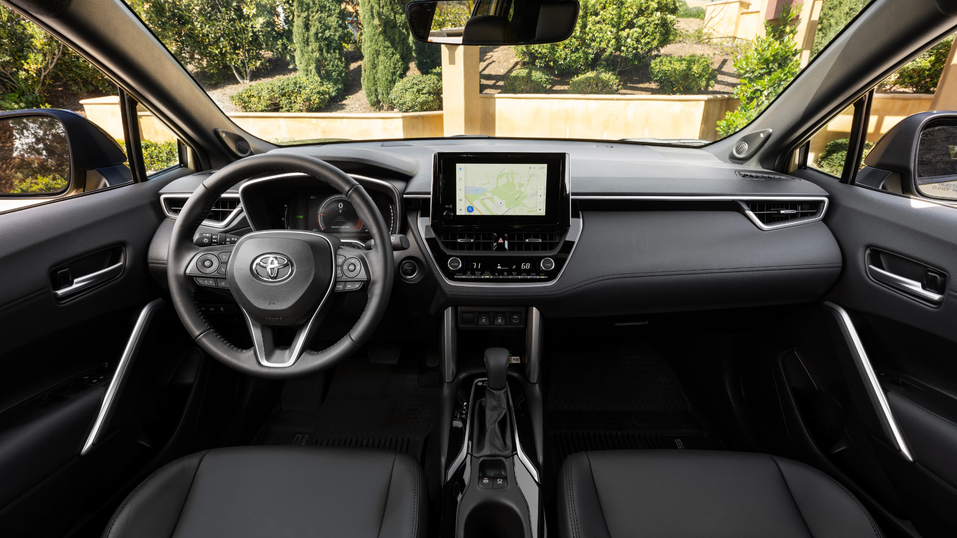 Interior do Toyota Corolla Cross Hybrid 2024