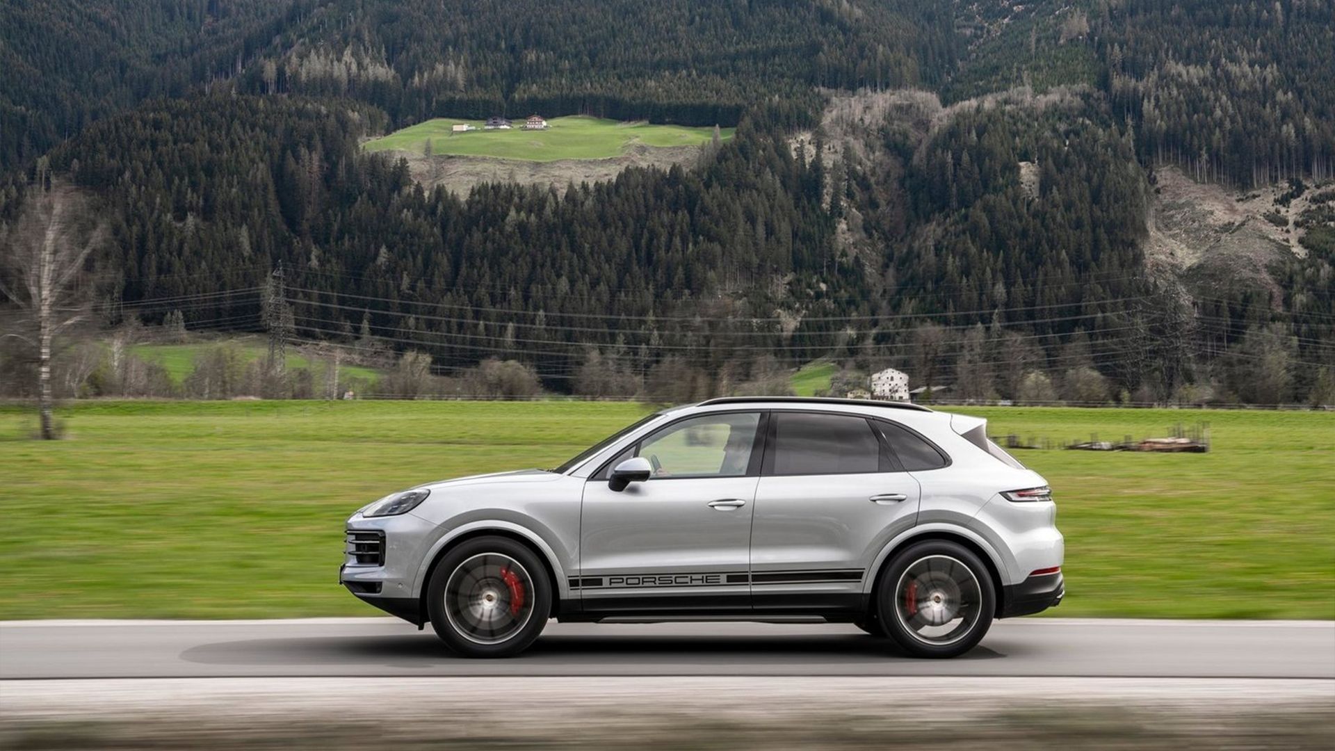 A new generation: how the Porsche Cayenne became even sportier - Porsche  Newsroom