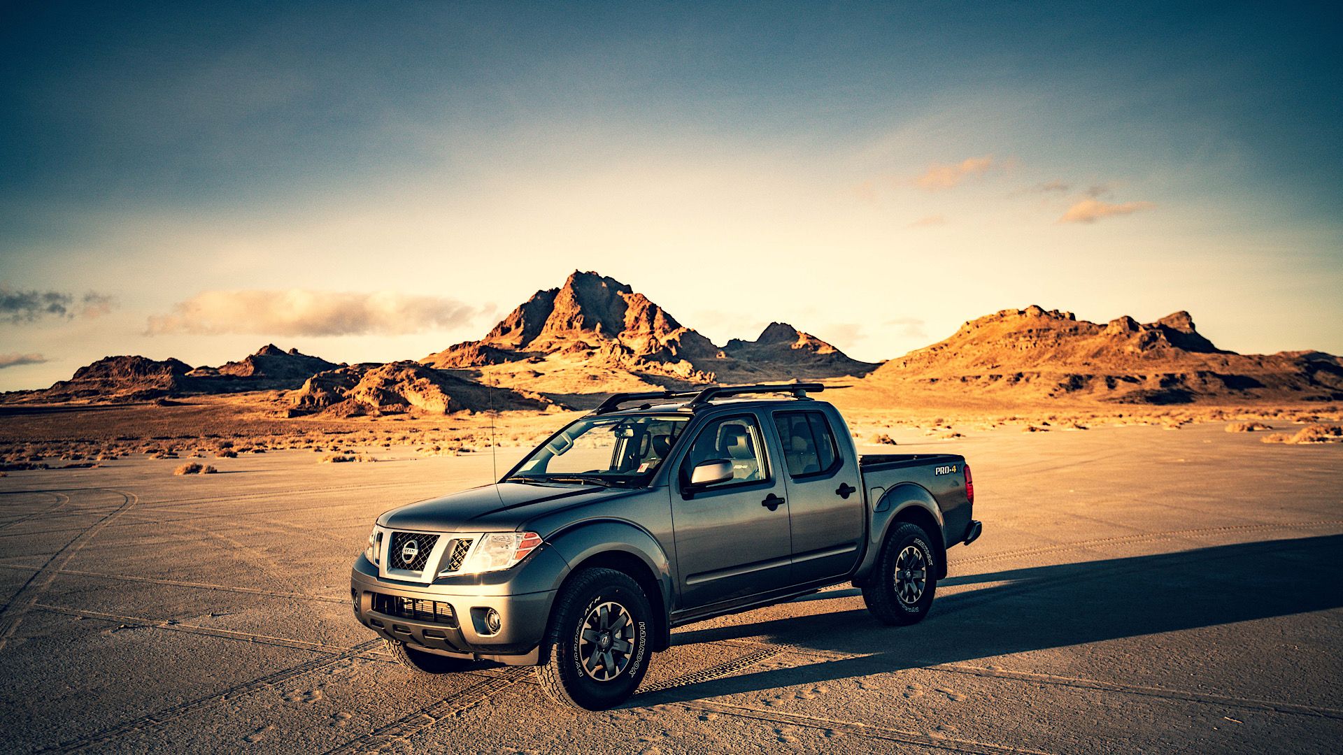 2021 Nissan Frontier In gray Posing in desert 