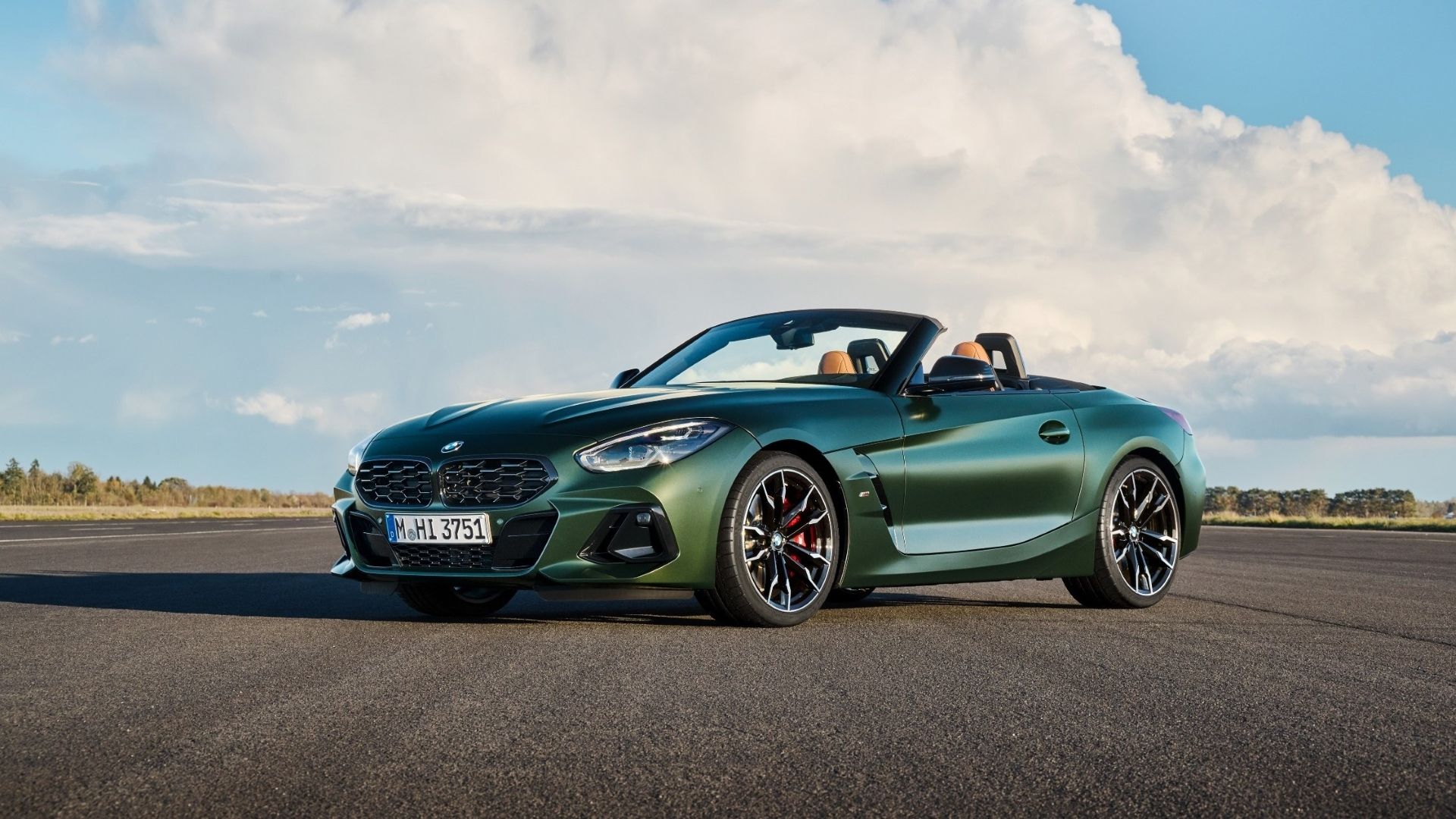 Front 3/4 shot of the 2024 BMW Z4 M40i Pure Impluse Edition