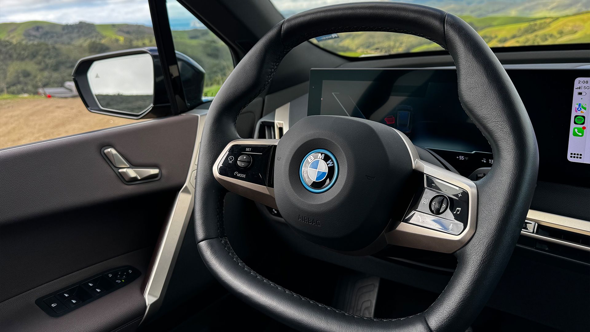 steering wheel in 2024 BMW IX 