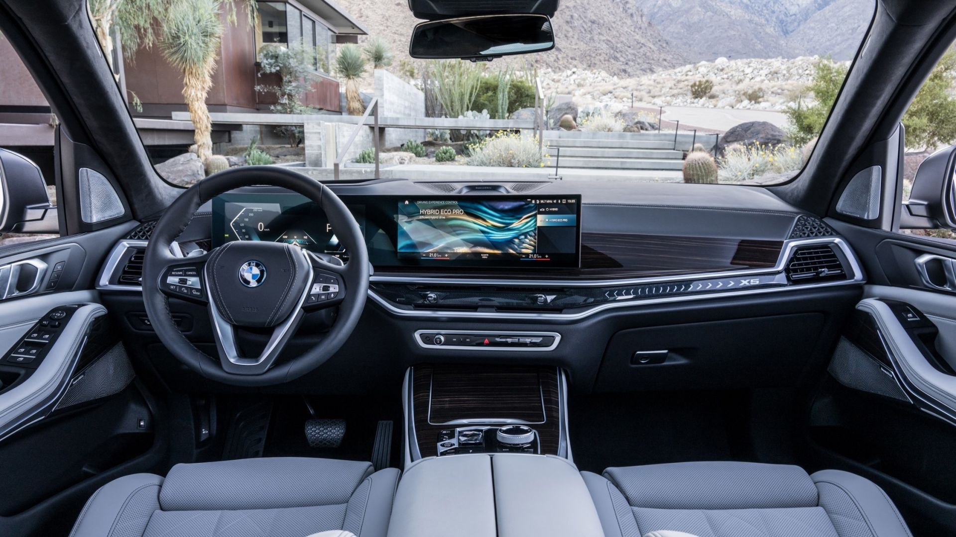 Interior 2024 BMW X5 xDrive50e 