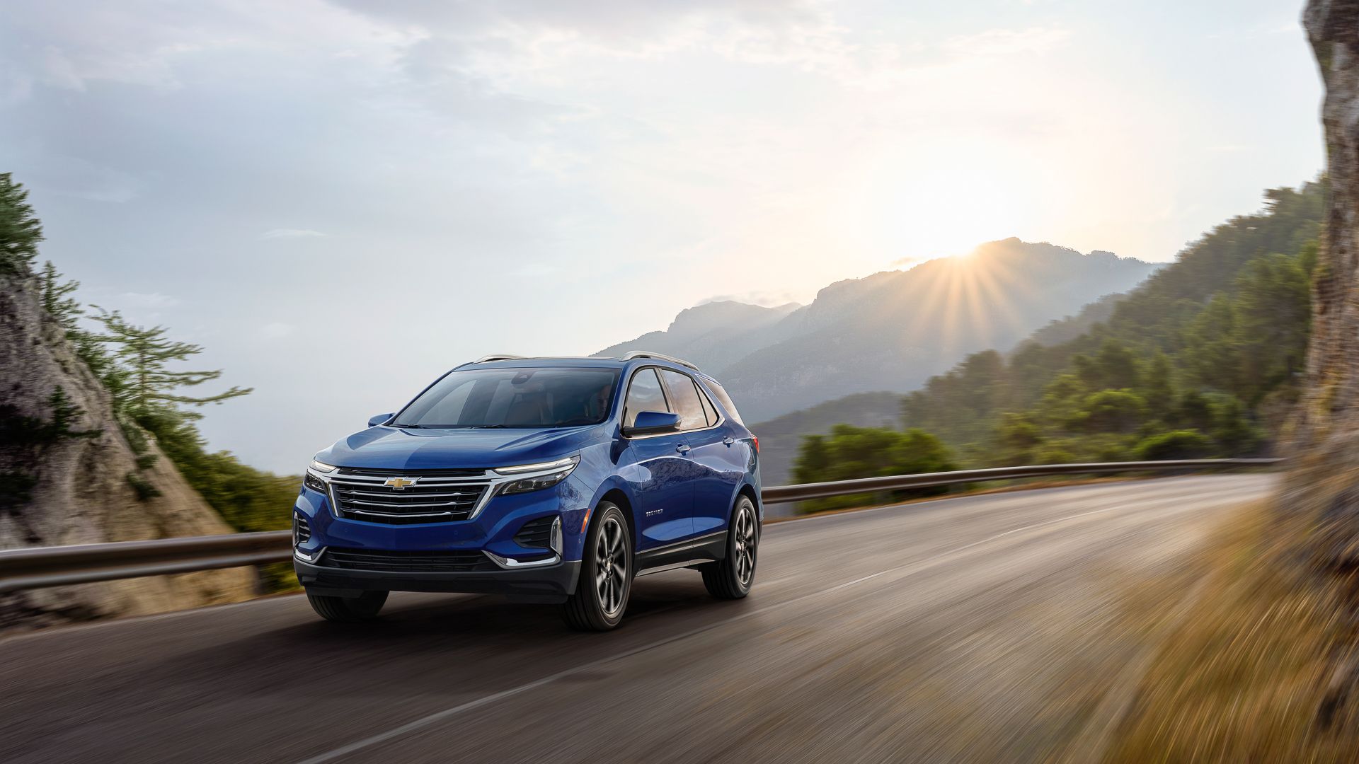 Foto de ação frontal 3/4 do Chevrolet Equinox 2024
