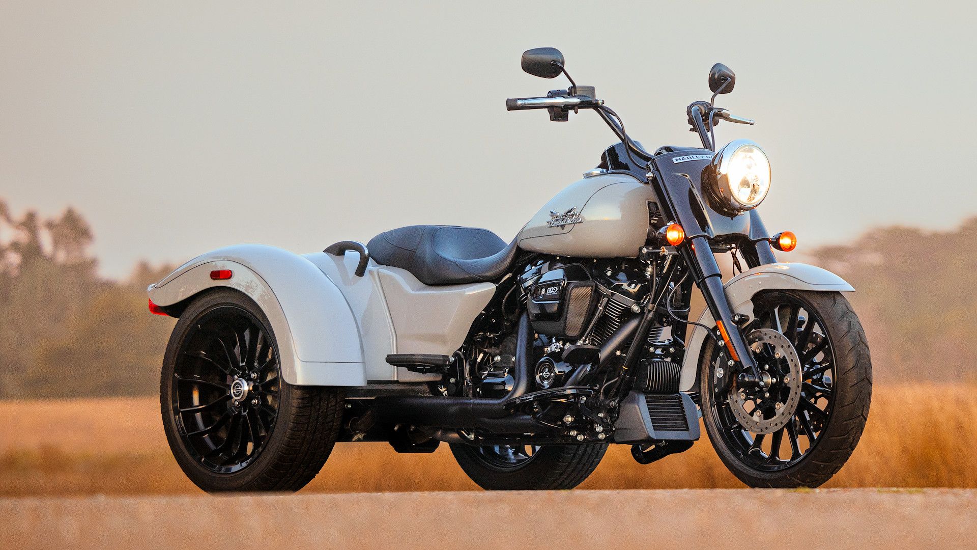 2024 Harley-Davidson Freewheeler static front quarter shot