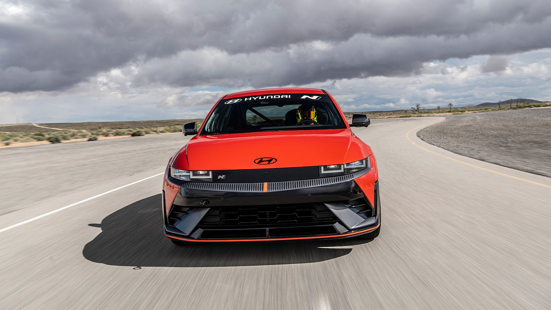 Um Hyundai Ioniq 5 N vermelho 2024