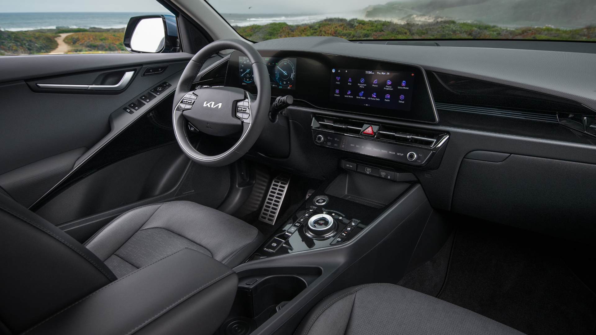 Foto do interior do Kia Niro PHEV 2024. 