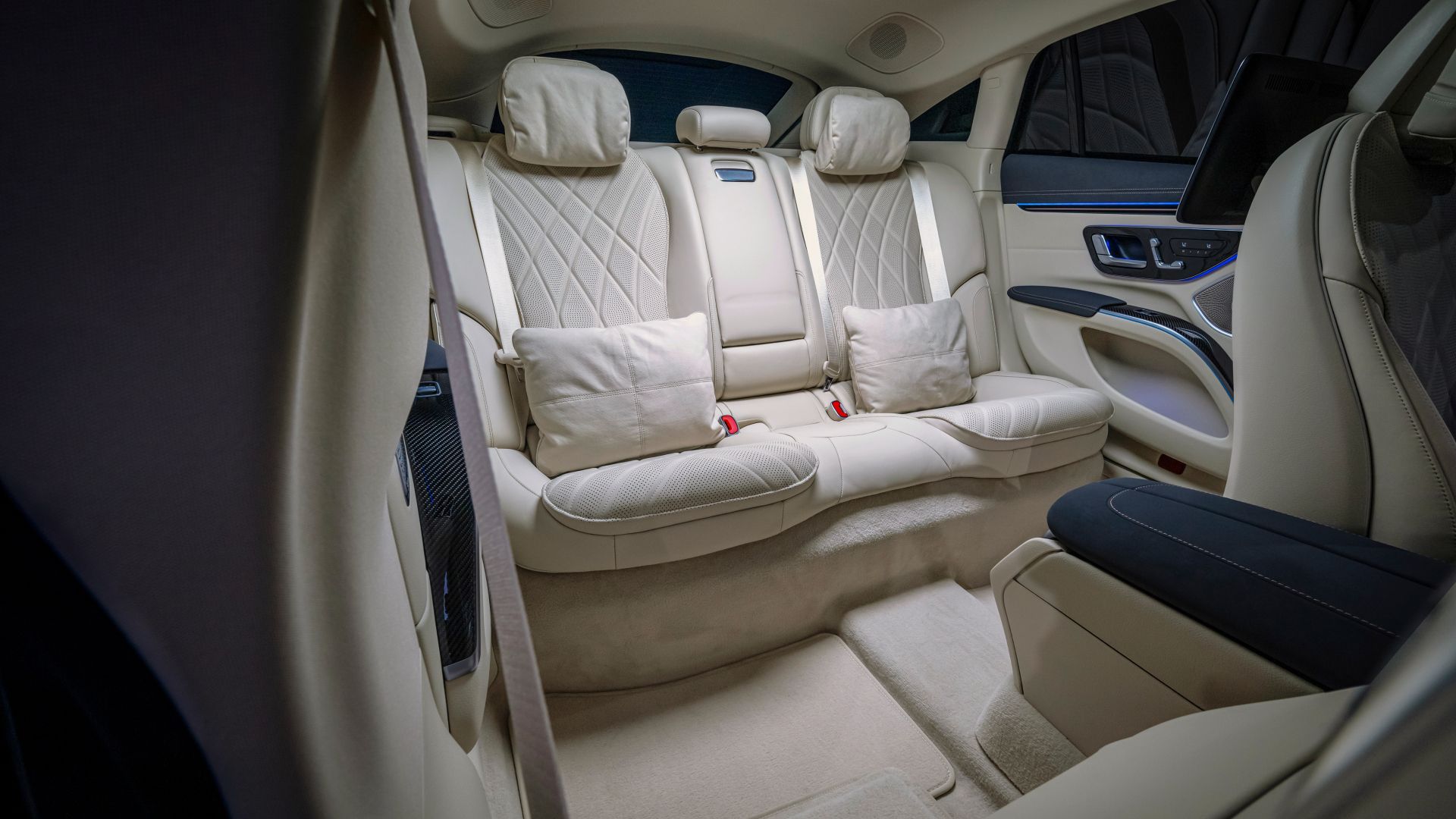 Here’s Why Buying A 1YearOld Mercedes EQS Sedan Over A New One Makes