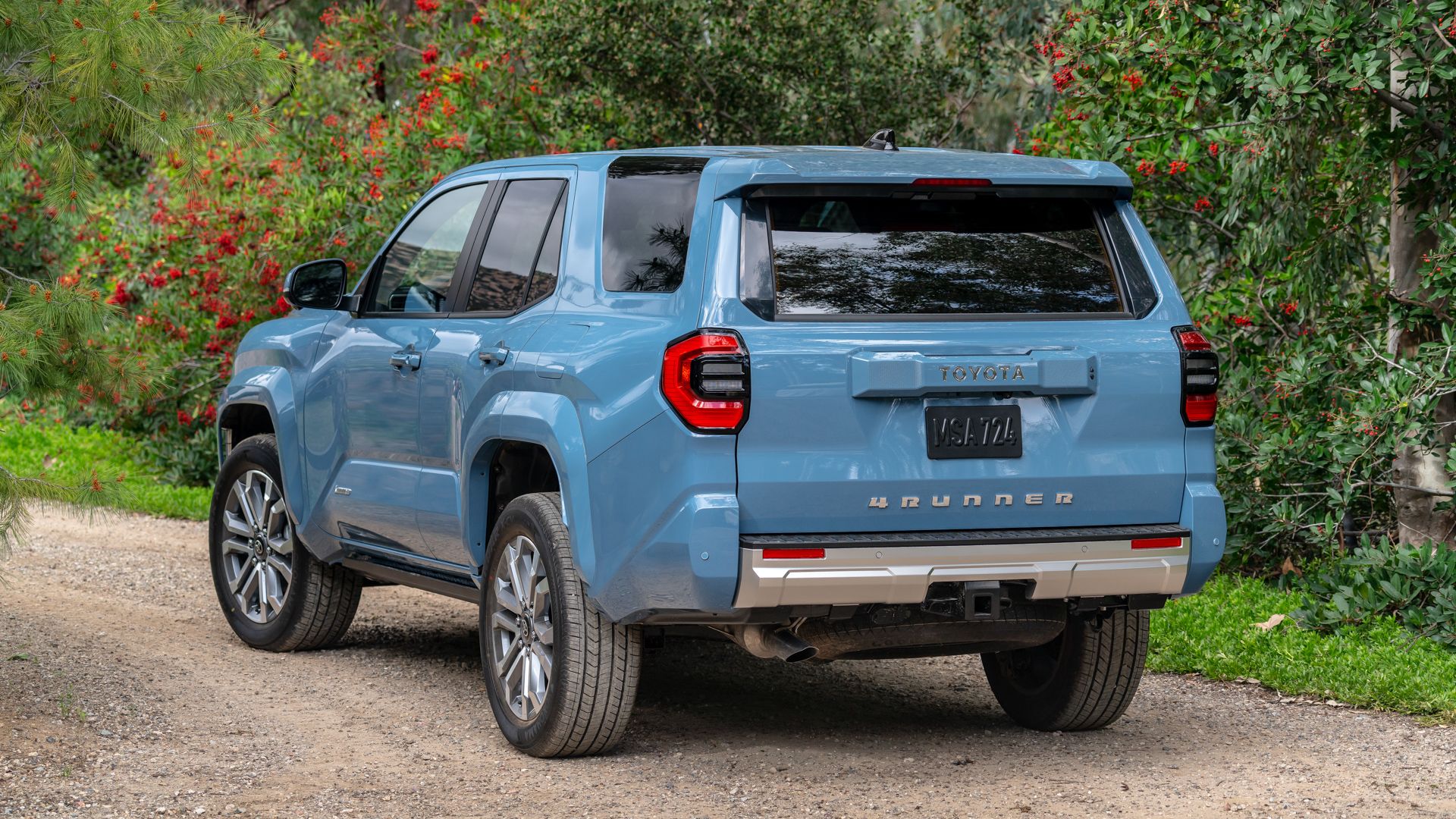 Vista traseira 3/4 de um Toyota 4Runner Limited 2025