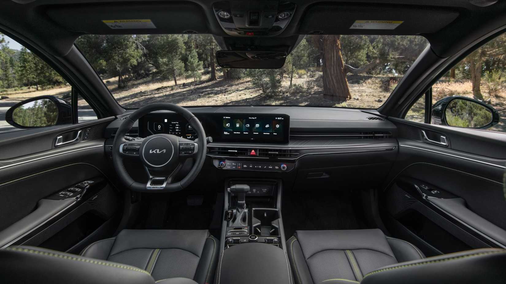 Scot of the interior of the Kia K5 2025