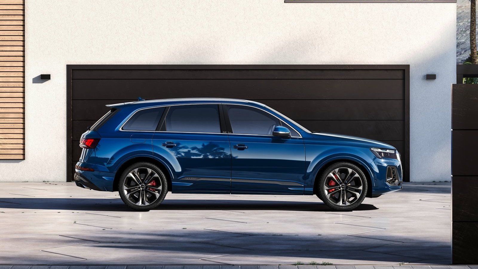 Side profile of a 2025 Audi Q7