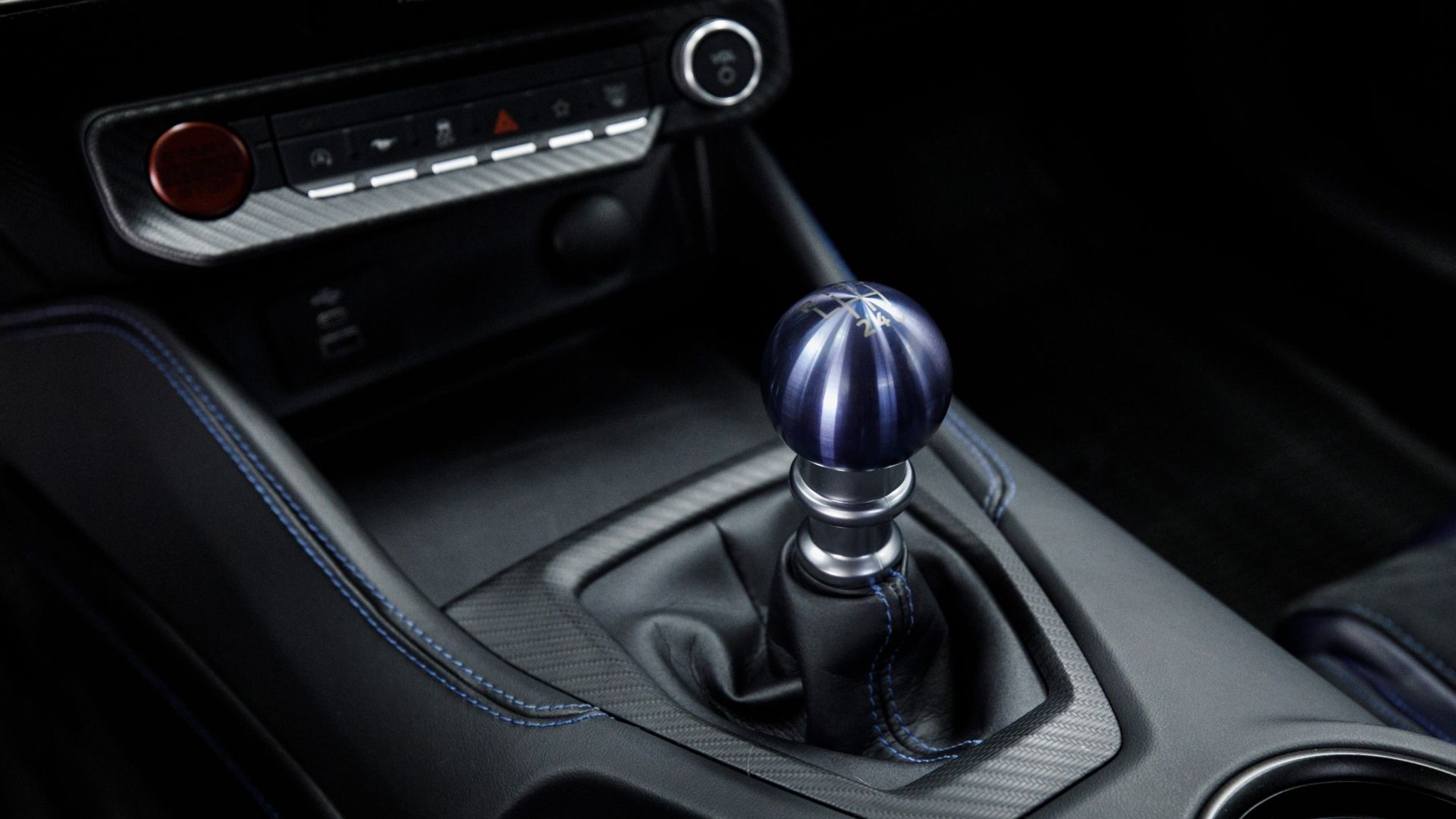 Close up of the shift knob in the 2022 Ford Mustang Dark Horse