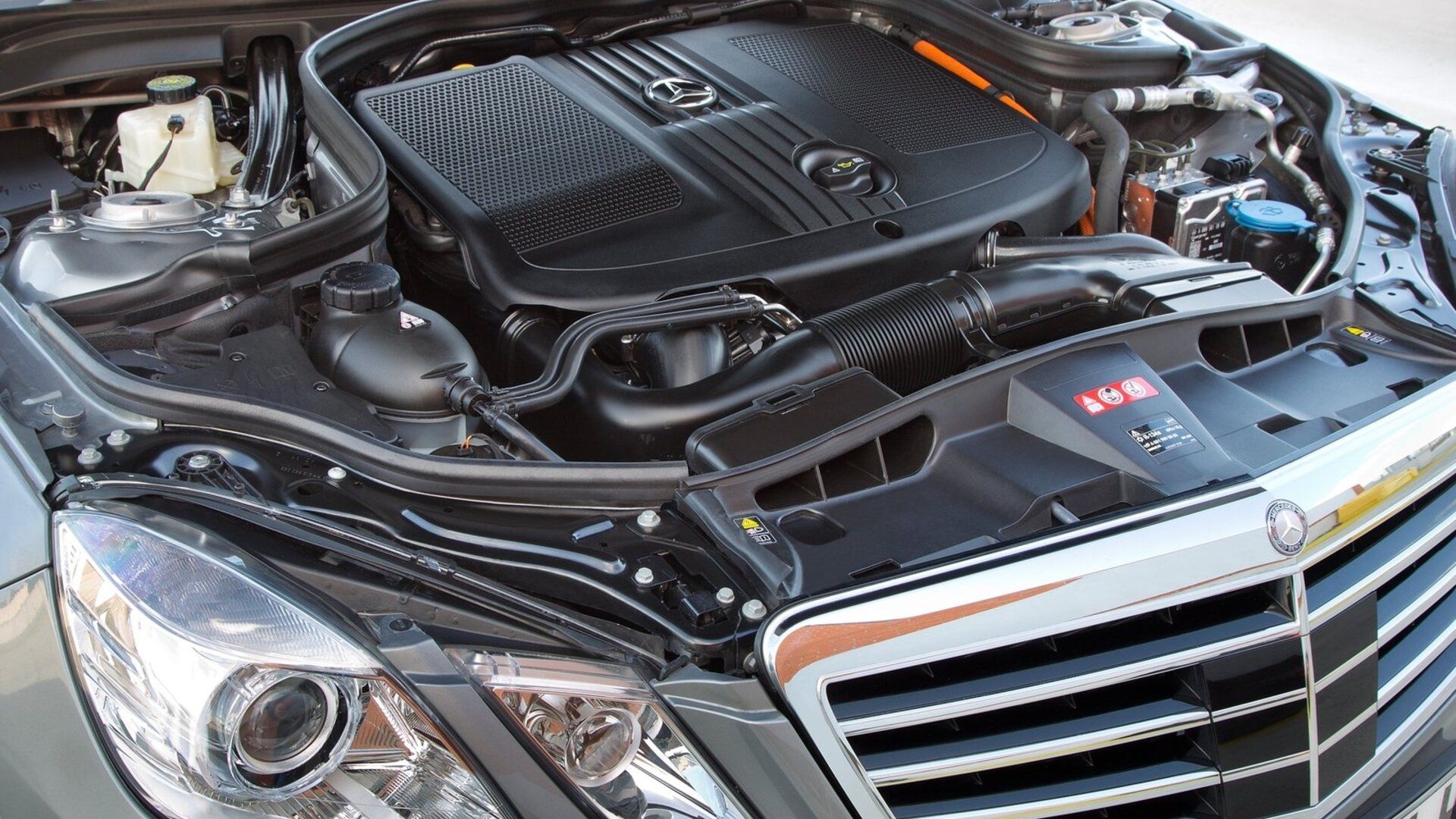 Mercedes-Benz E300 BlueTEC Hybrid 2013 Engine