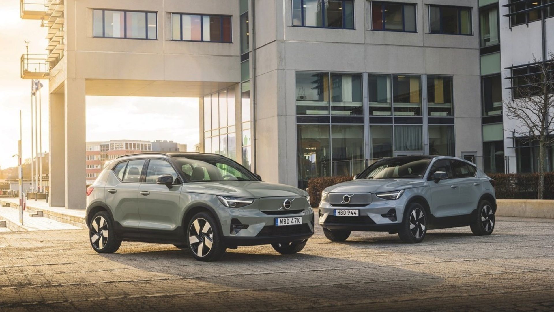 Volvo XC40 Recharge with a Volvo C40 Recharge