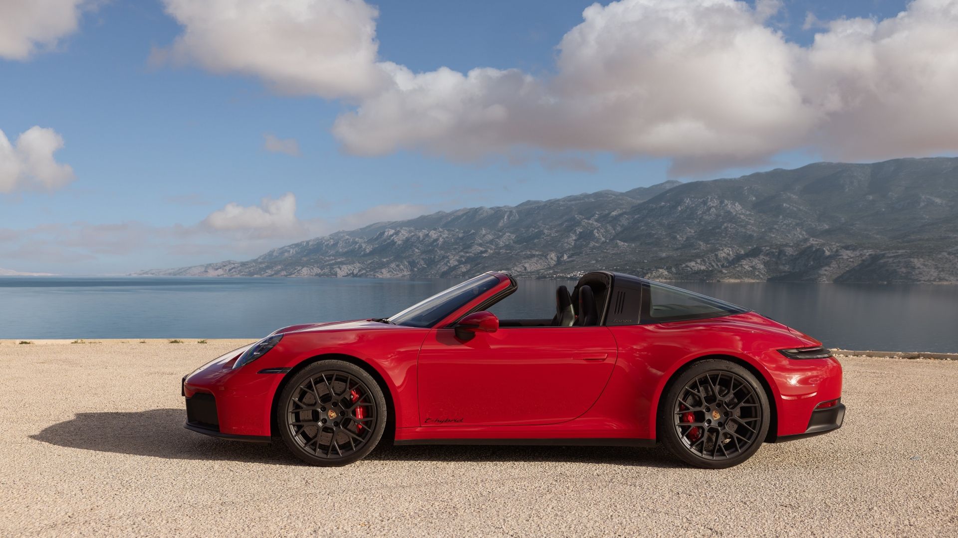 Here’s Everything New On The 2025 Porsche 911 GTS