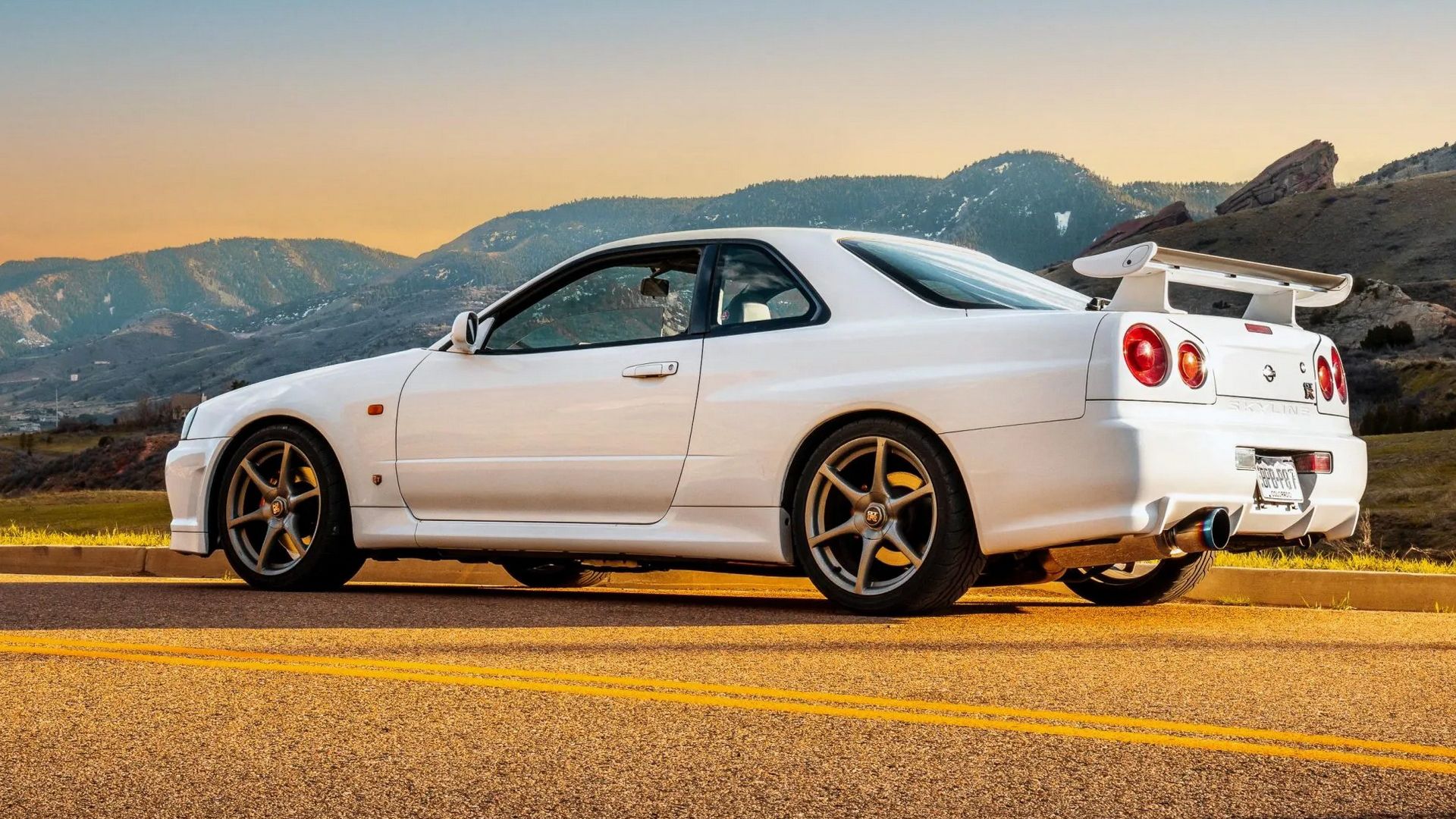 White 1999 Nissan Skyline GT-R