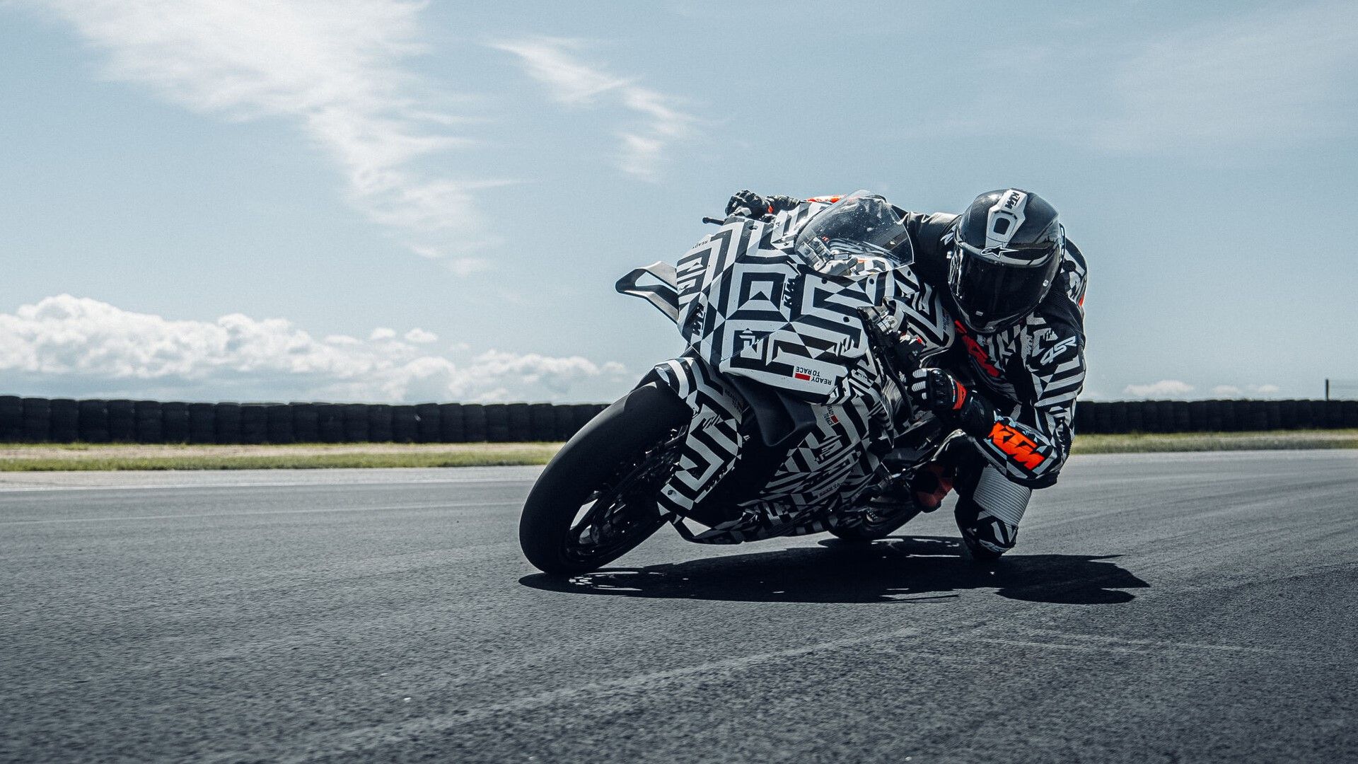 10 Reasons The New KTM 990 RC R Will Tremble The Middleweight Superbike ...