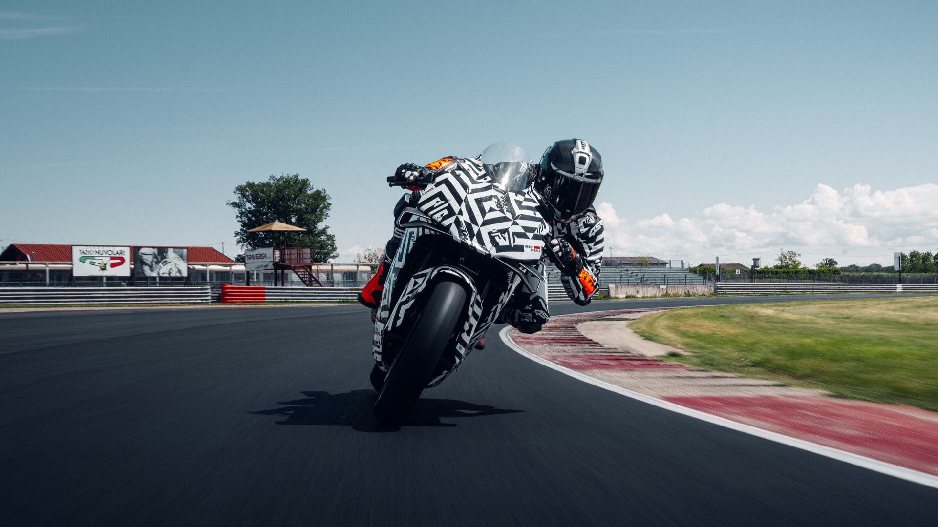 Why The Kawasaki Ninja ZX-6R Should Be Petrified Of The KTM
