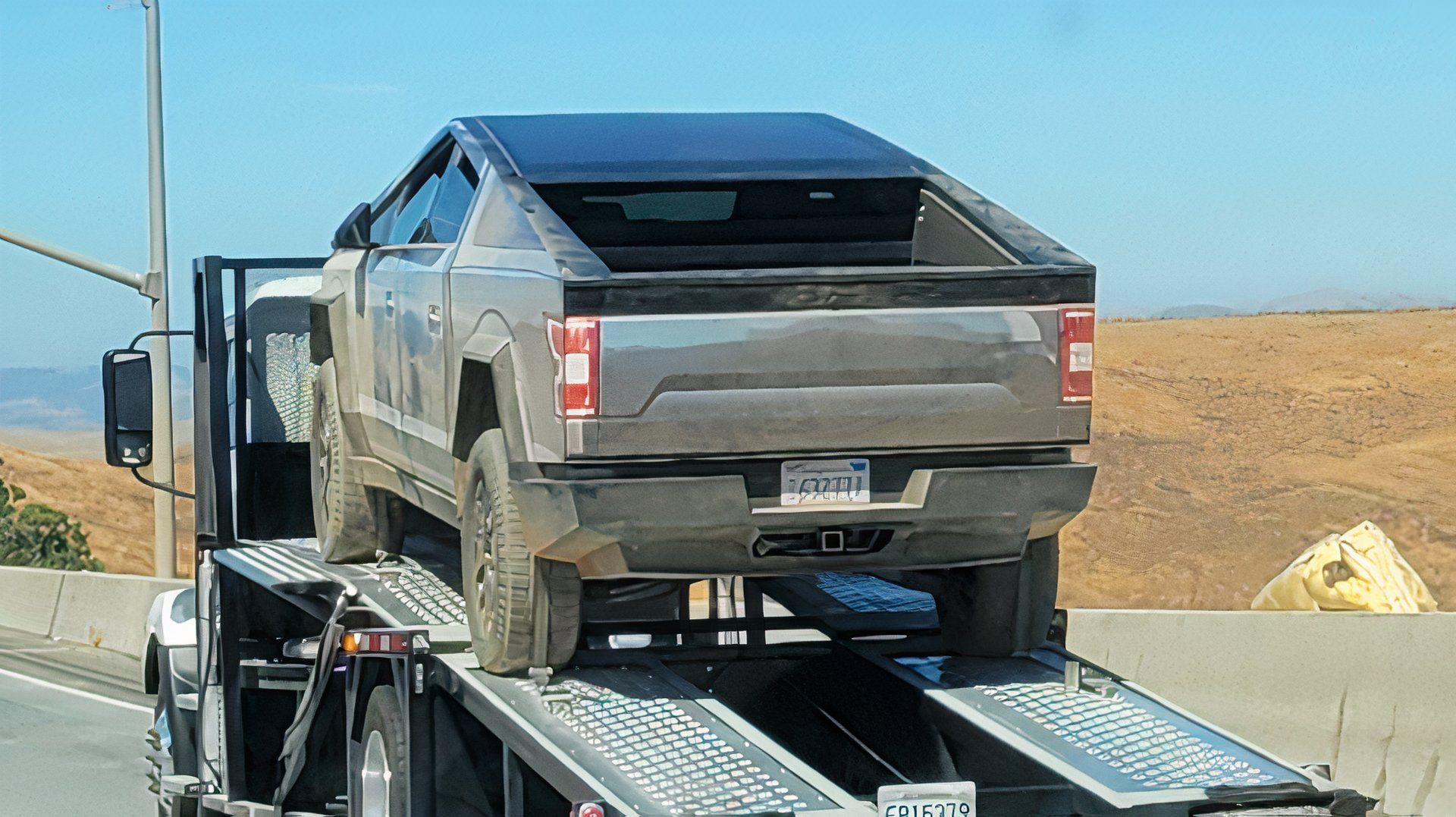 Tesla Cyber ​​​​Truck Ford F150 Envelopamento