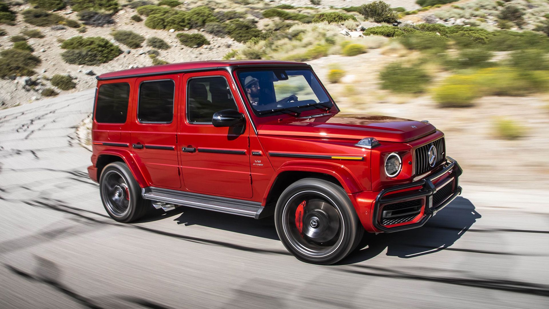 Um Mercedes-AMG G63 vermelho 2024 