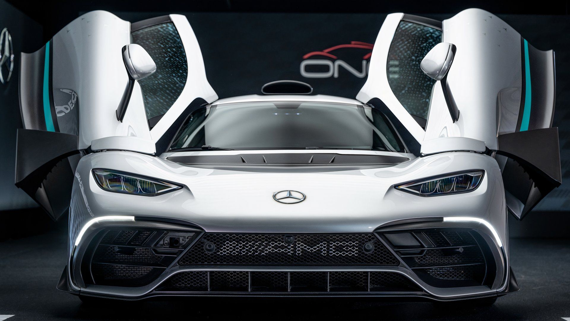 Portas dianteiras Mercedes-AMG ONE 2024
