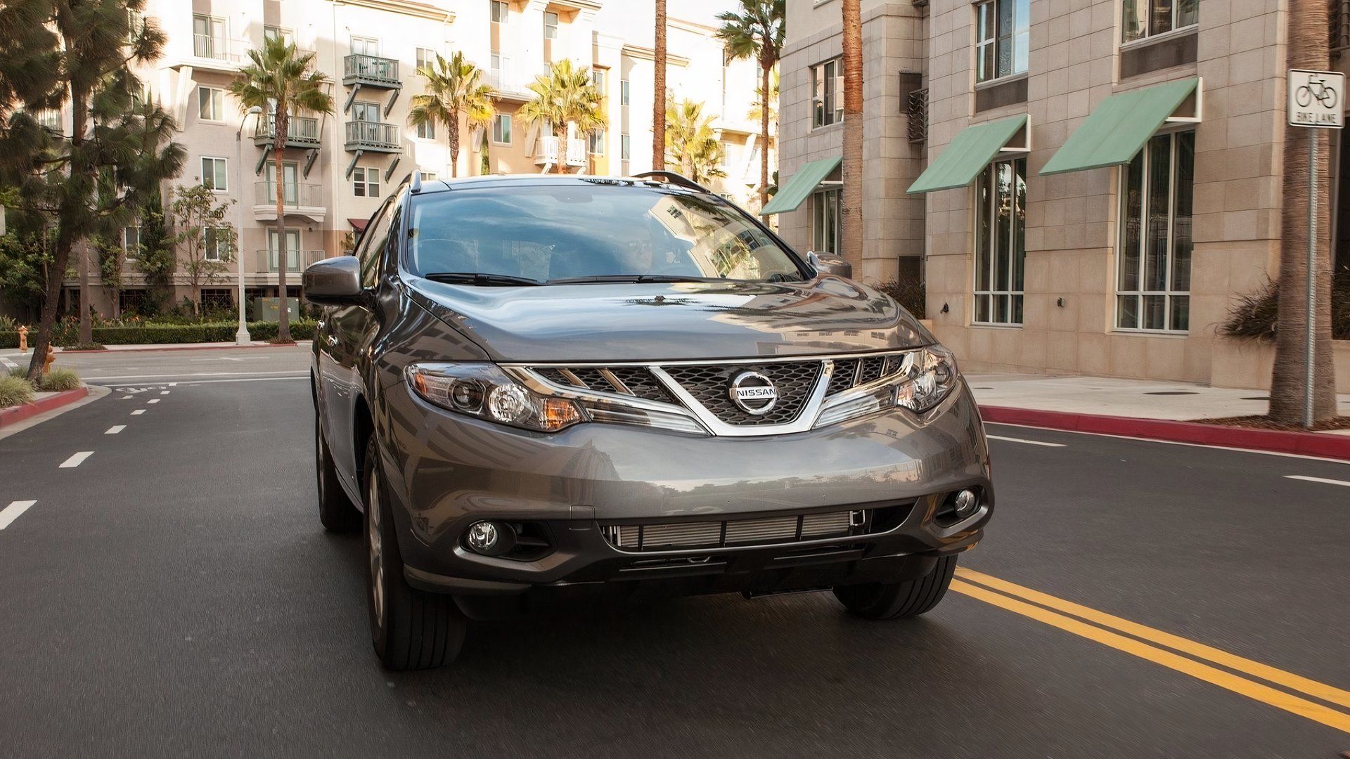 Foto de ação frontal do Nissan Murano 2013