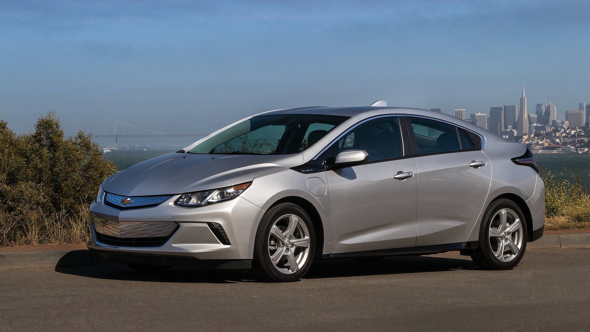 Vista frontal 3/4 de um Chevrolet Volt 2016