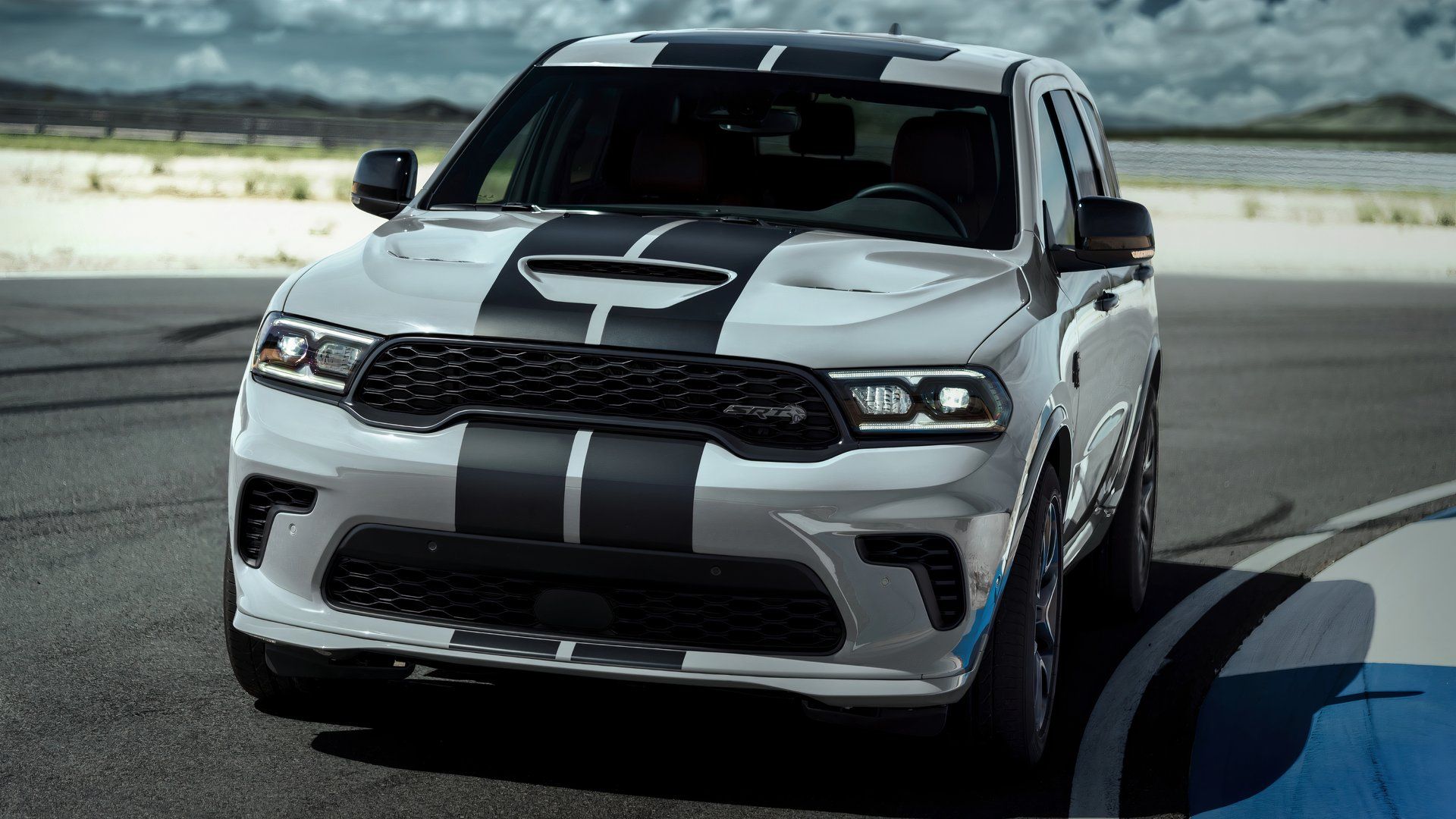 Dodge Durango SRT Hellcat Dirigindo-1