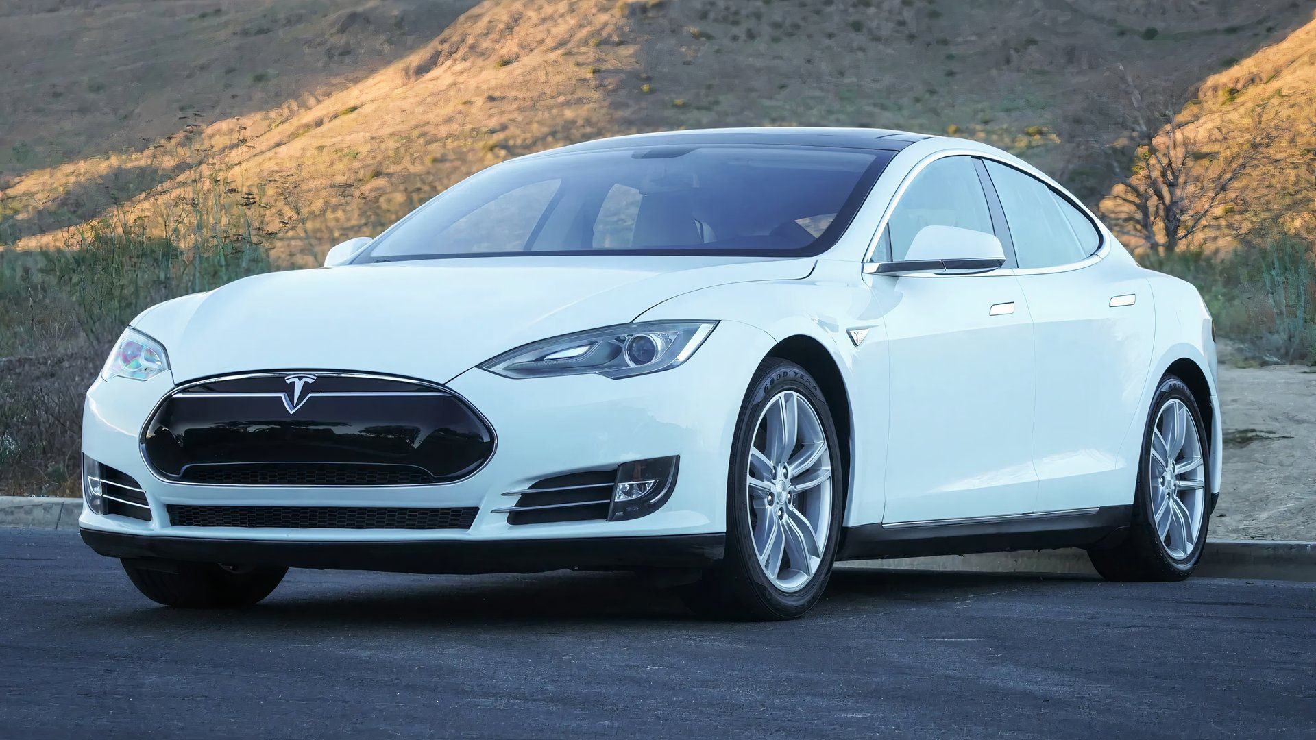 2014 Tesla Model S white front 3/4 shot 