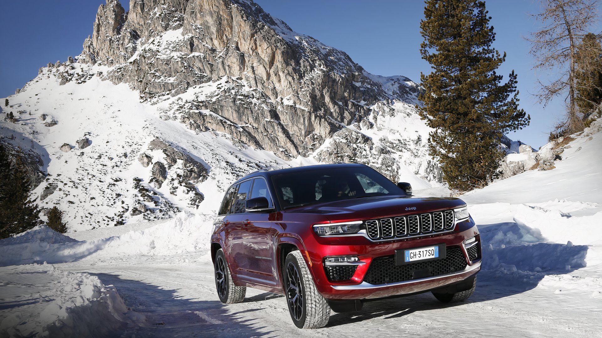 2024 Jeep Grand Cherokee 4xe Hybrid Red Driving Through The Snow