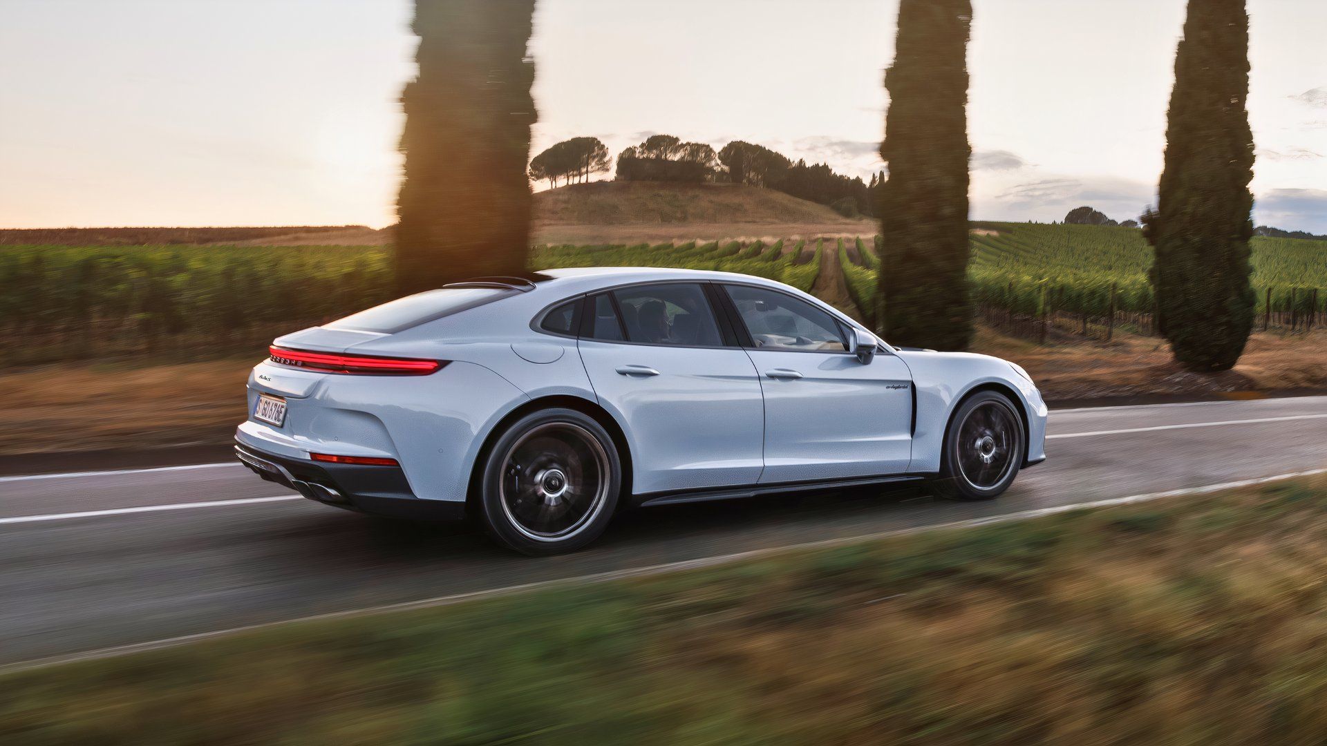 2025 Porsche Panamera Turbo S E-Hybrid(1)
