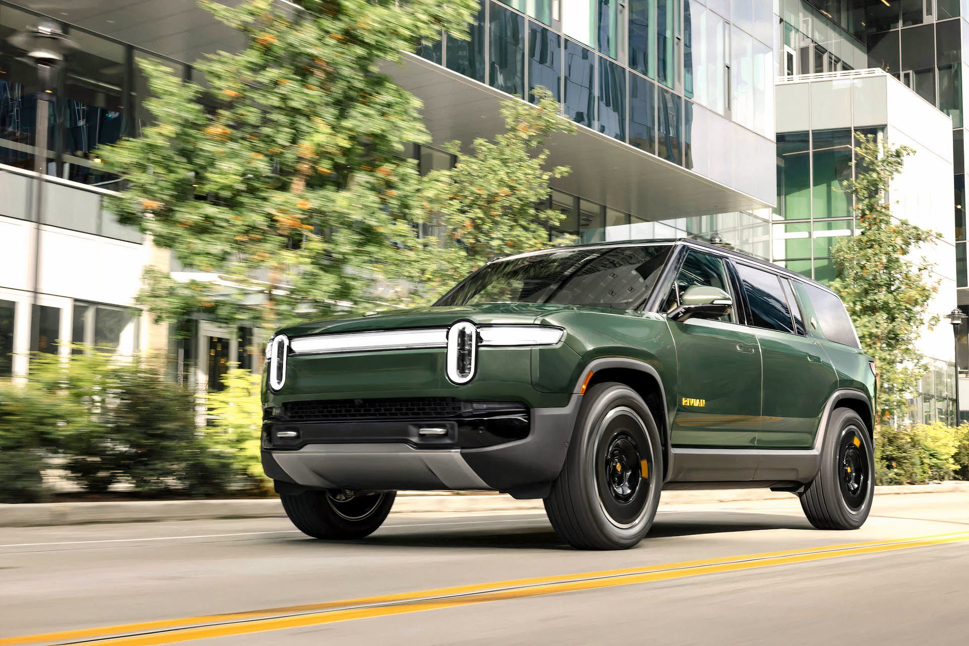 2025 Rivian R1S front driving