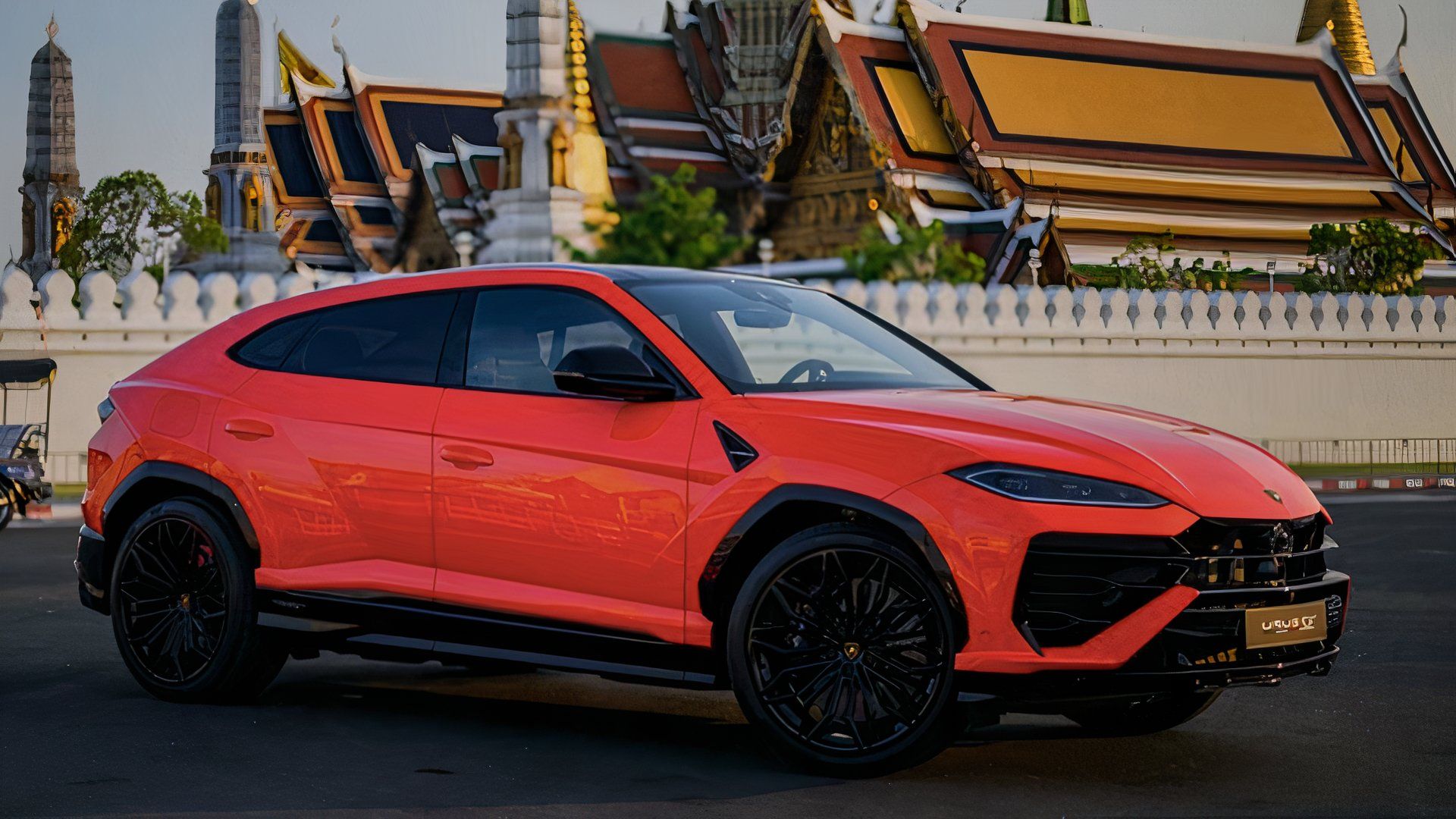 Side view of 2024 Lamborghini Urus