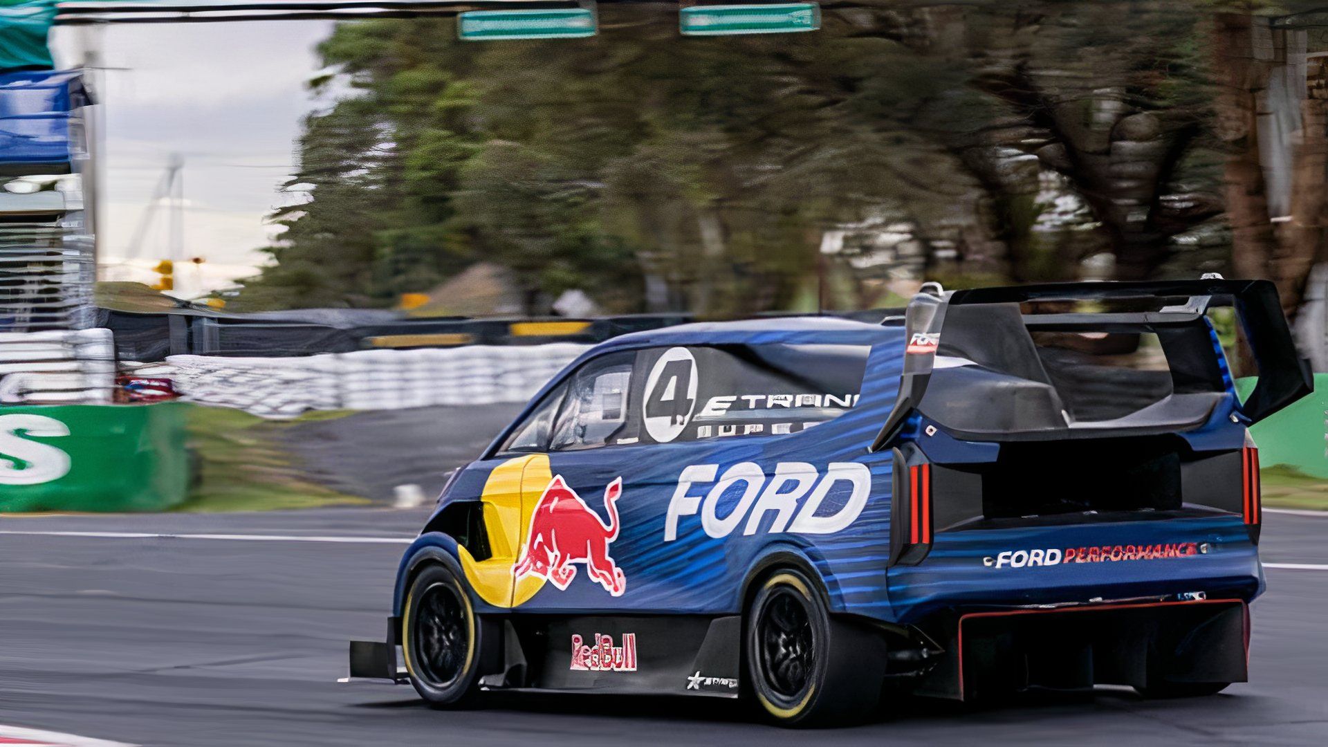 Ford Performance SuperVan 4.2 na pista