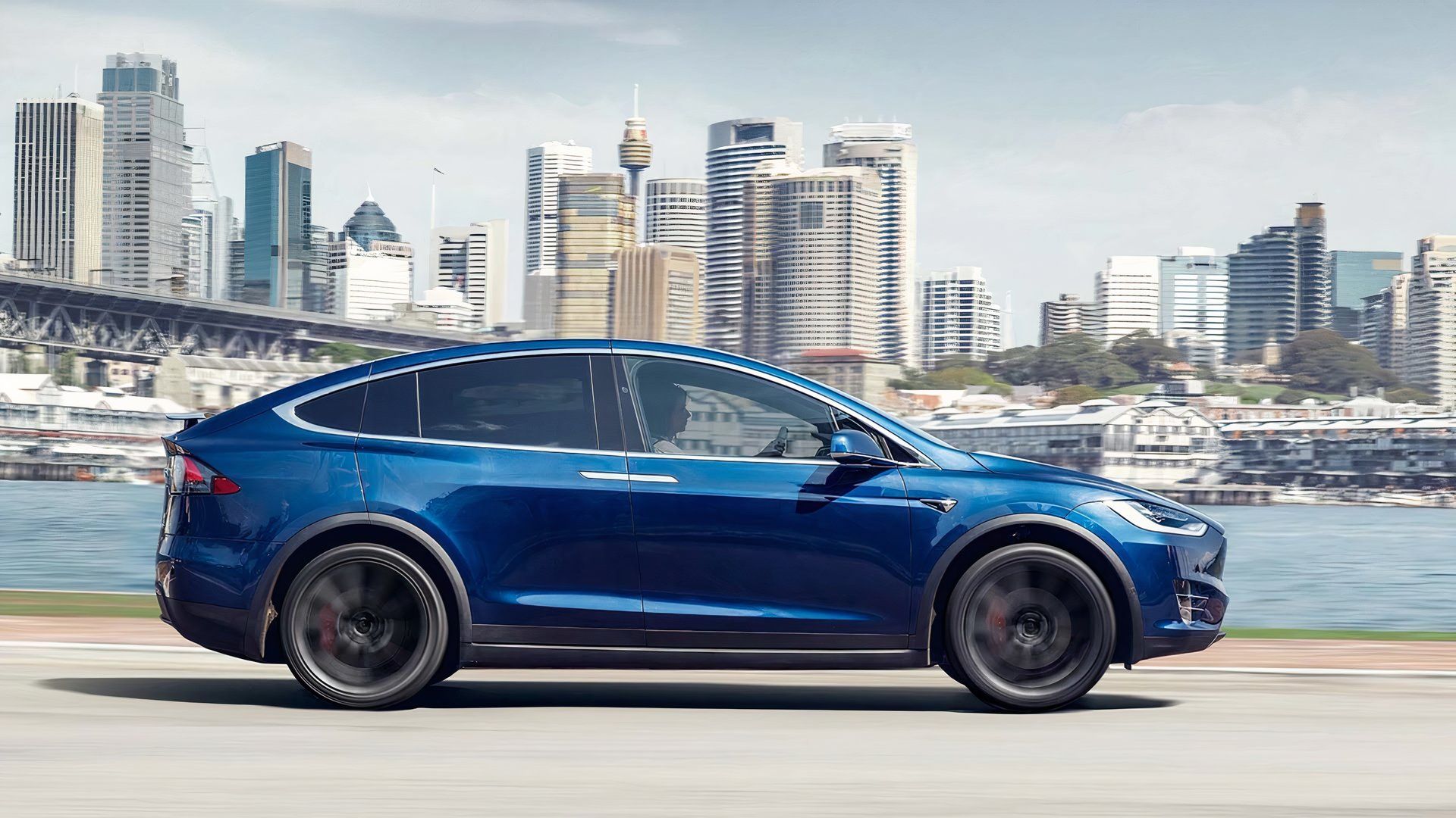 Foto de perfil lateral de um Tesla Model X 2019