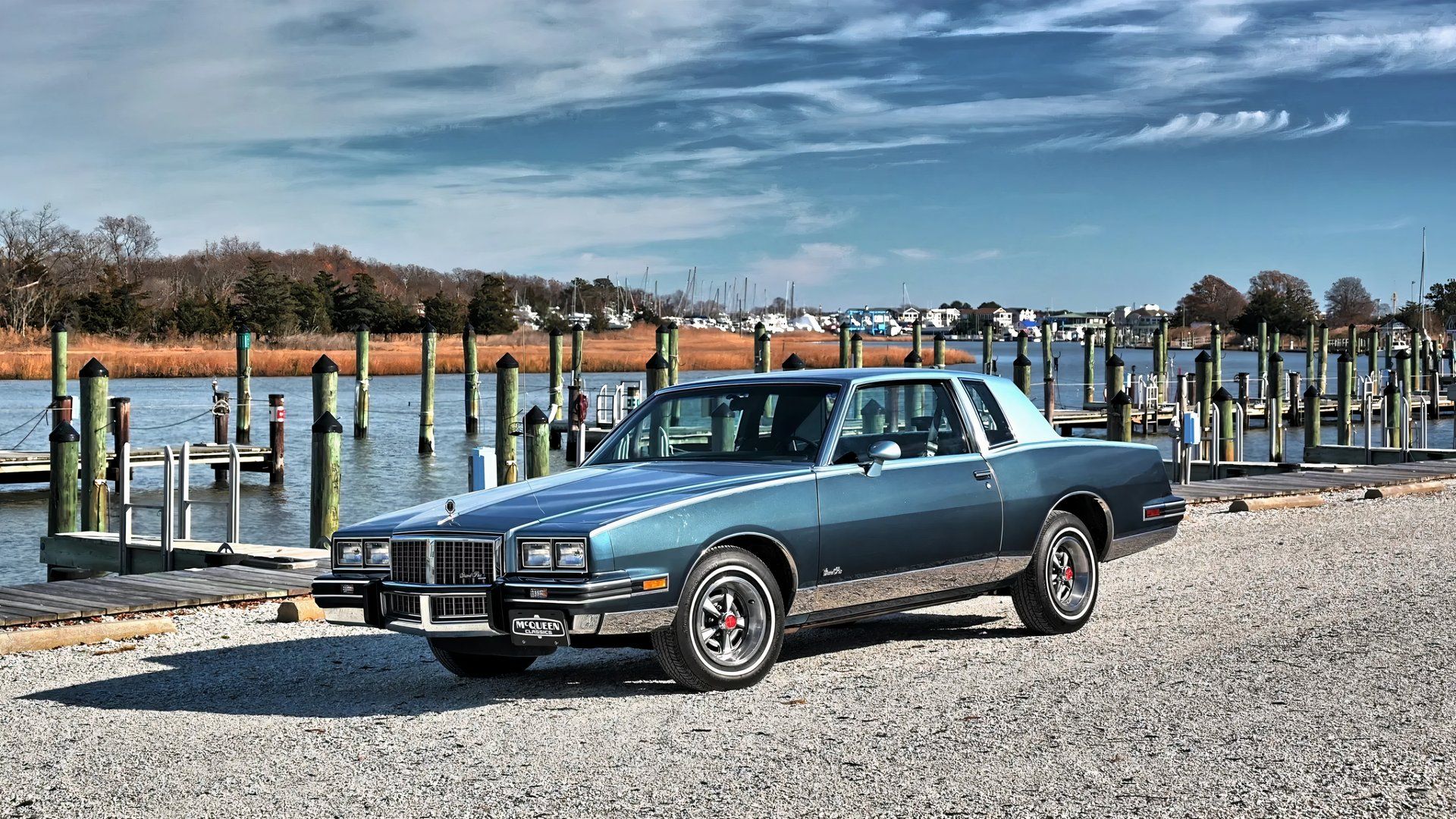 Foto exterior frontal 3/4 do Pontiac Grand Prix de 1986