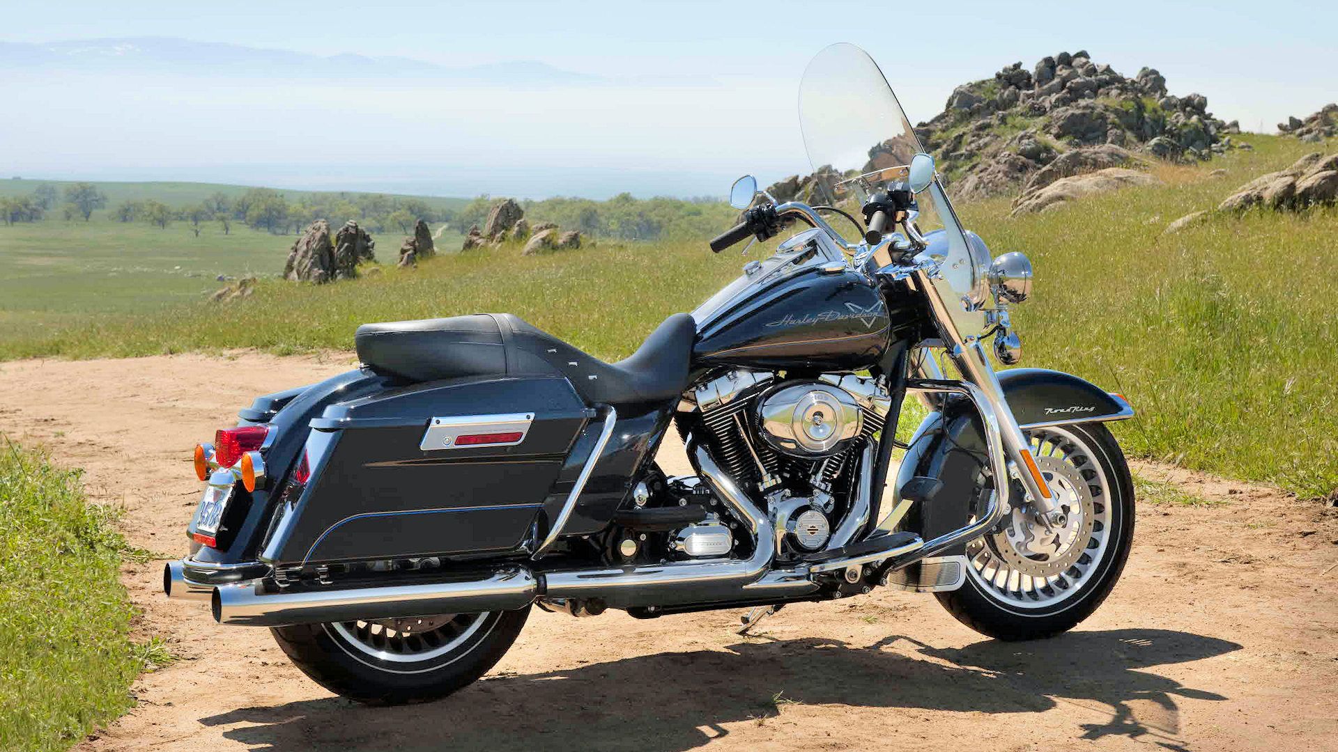 2012 Harley-Davidson Road King static rear quarter shot