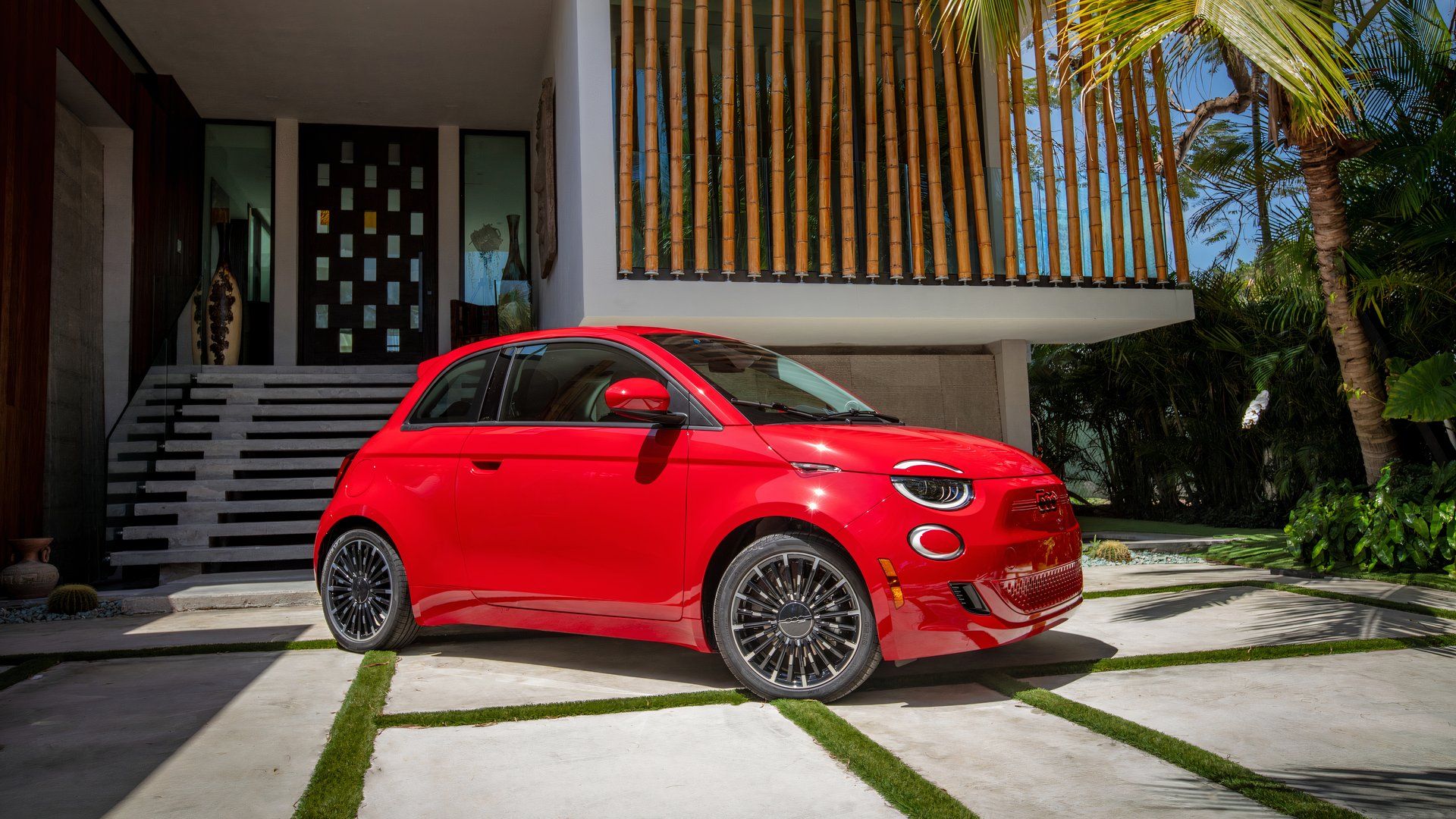 2024 Fiat 500e Red Front 3/4 shot