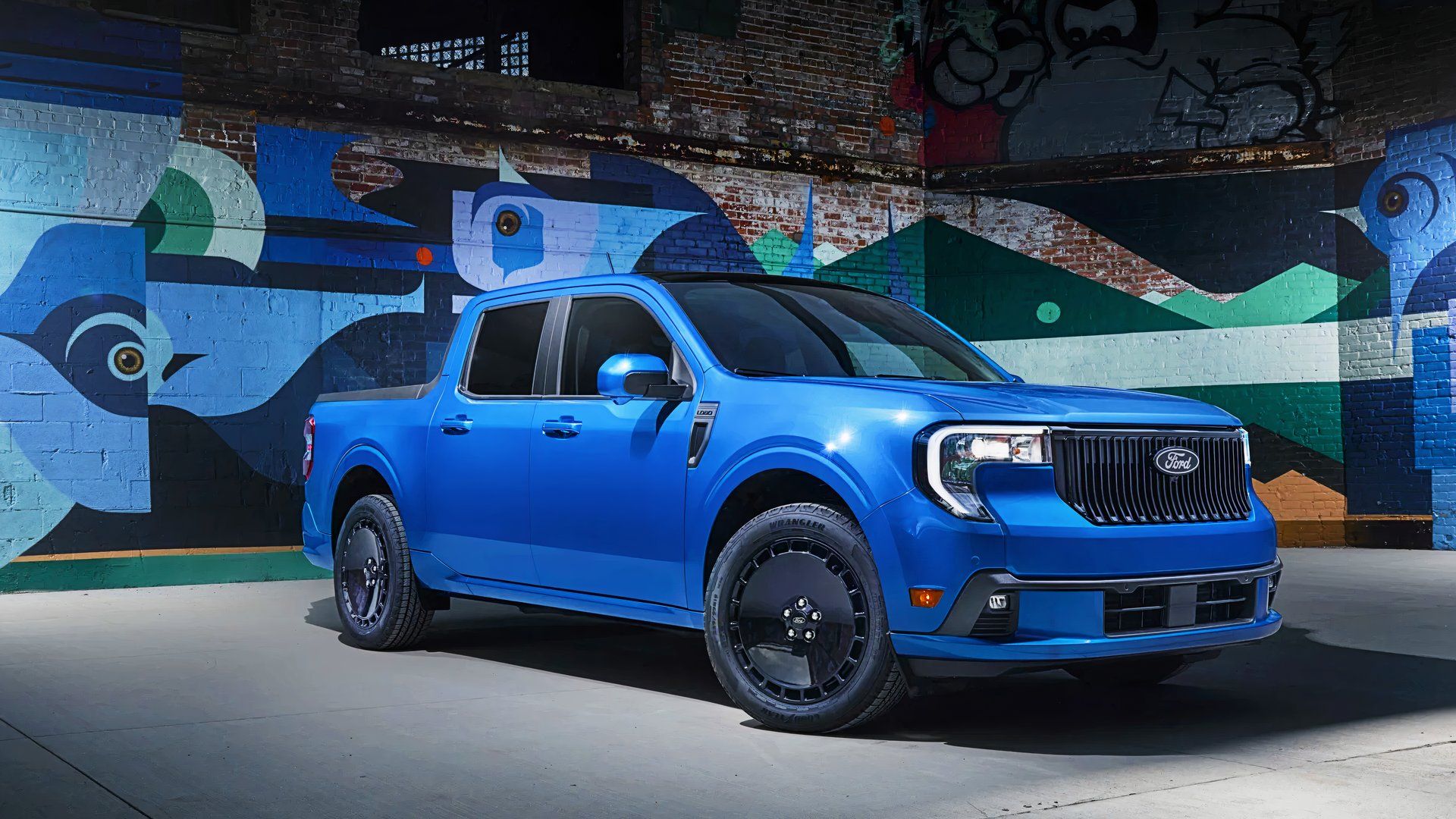 Um Ford Maverick Lobo 2025 azul. 