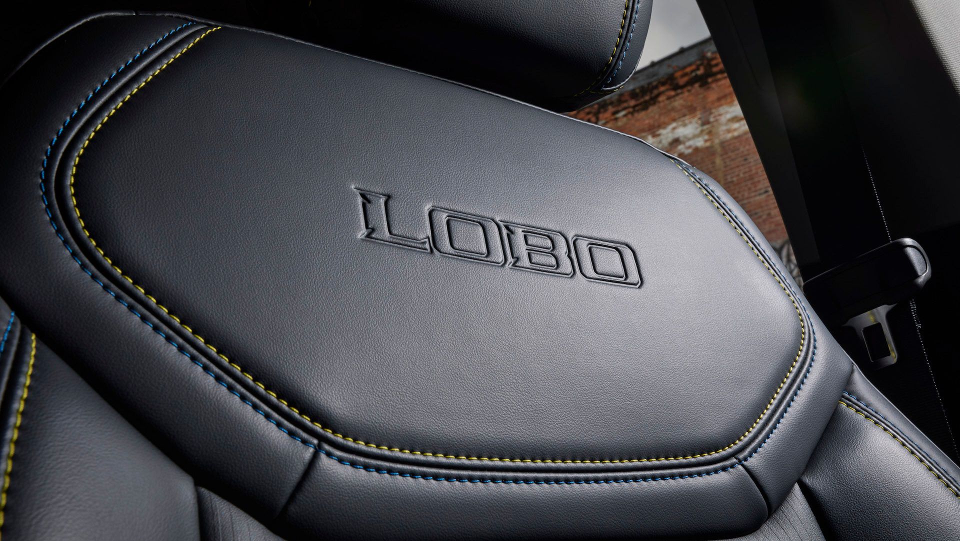 Logotipo do Ford Maverick Lobo 2025 no assento