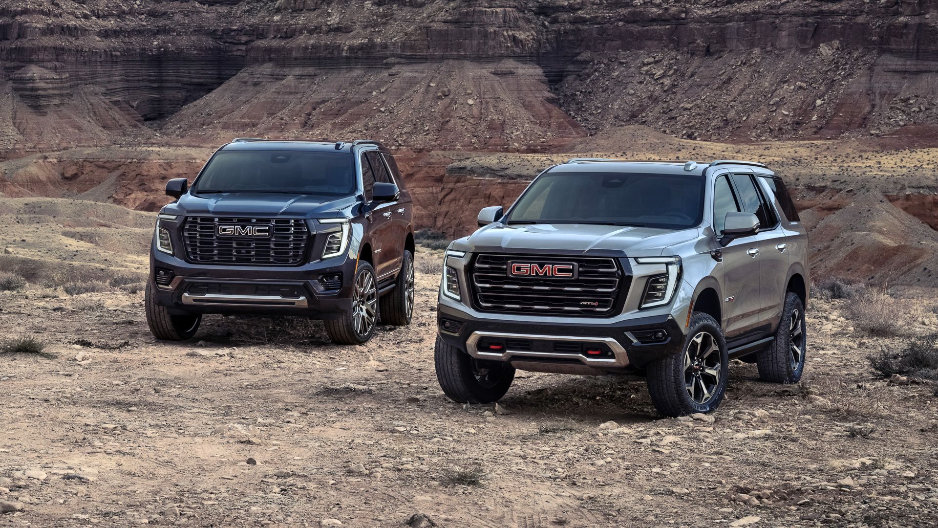 2025-gmc-yukon-denali-ultimate e AT4 Ultimate lado a lado