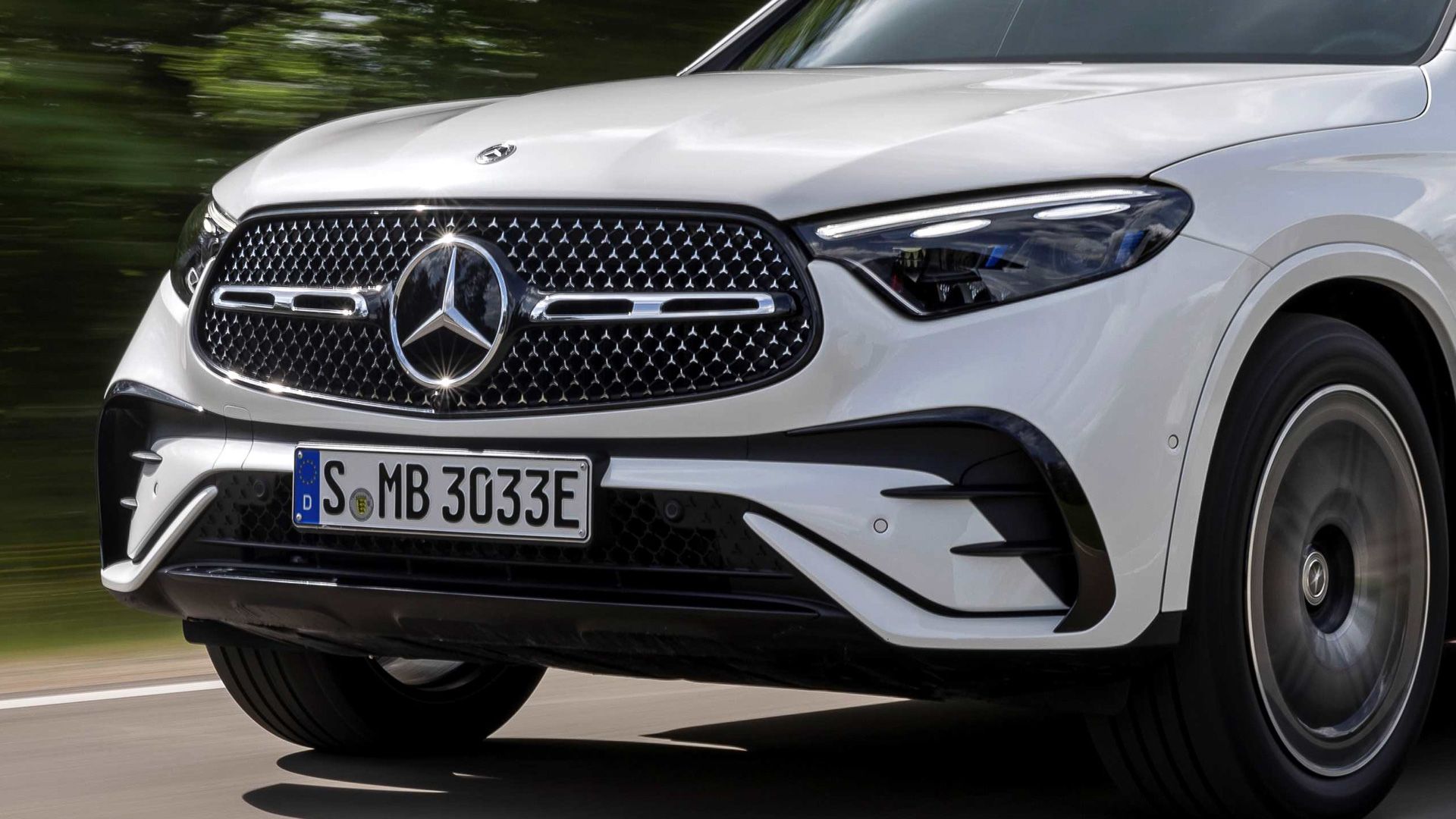 Grade frontal do SUV Mercedes-Benz GLce 4MATIC 2025