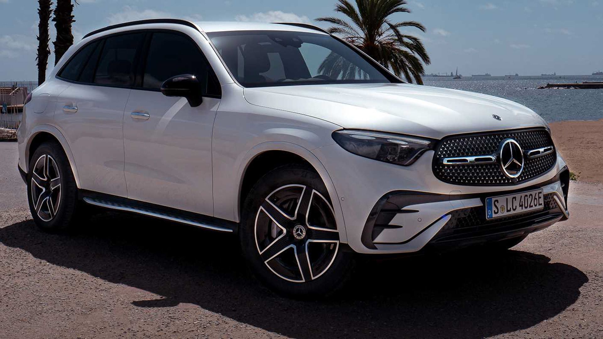 Frente do SUV Mercedes-Benz GLce 4MATIC 2025