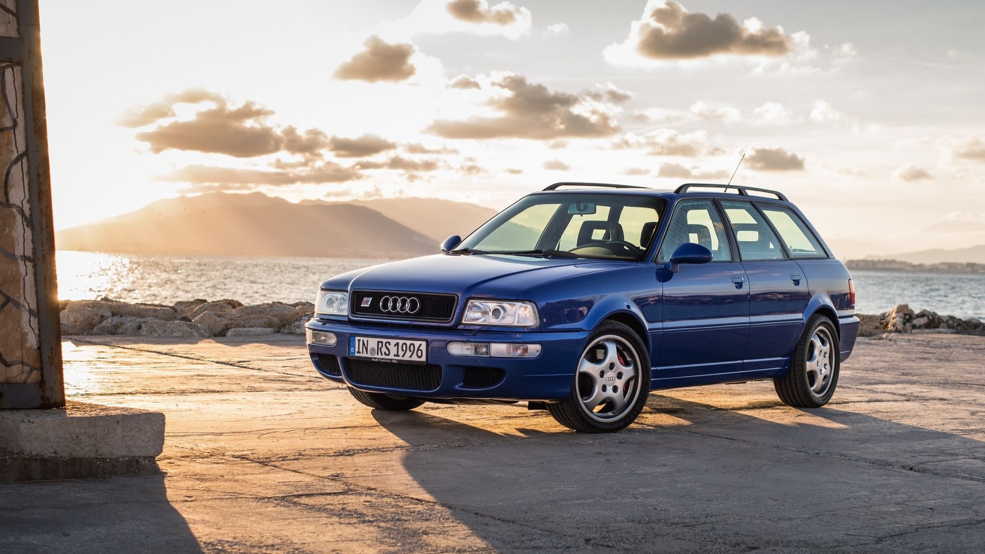 Front 3/4 shot of a 1994 Audi RS2 Avant