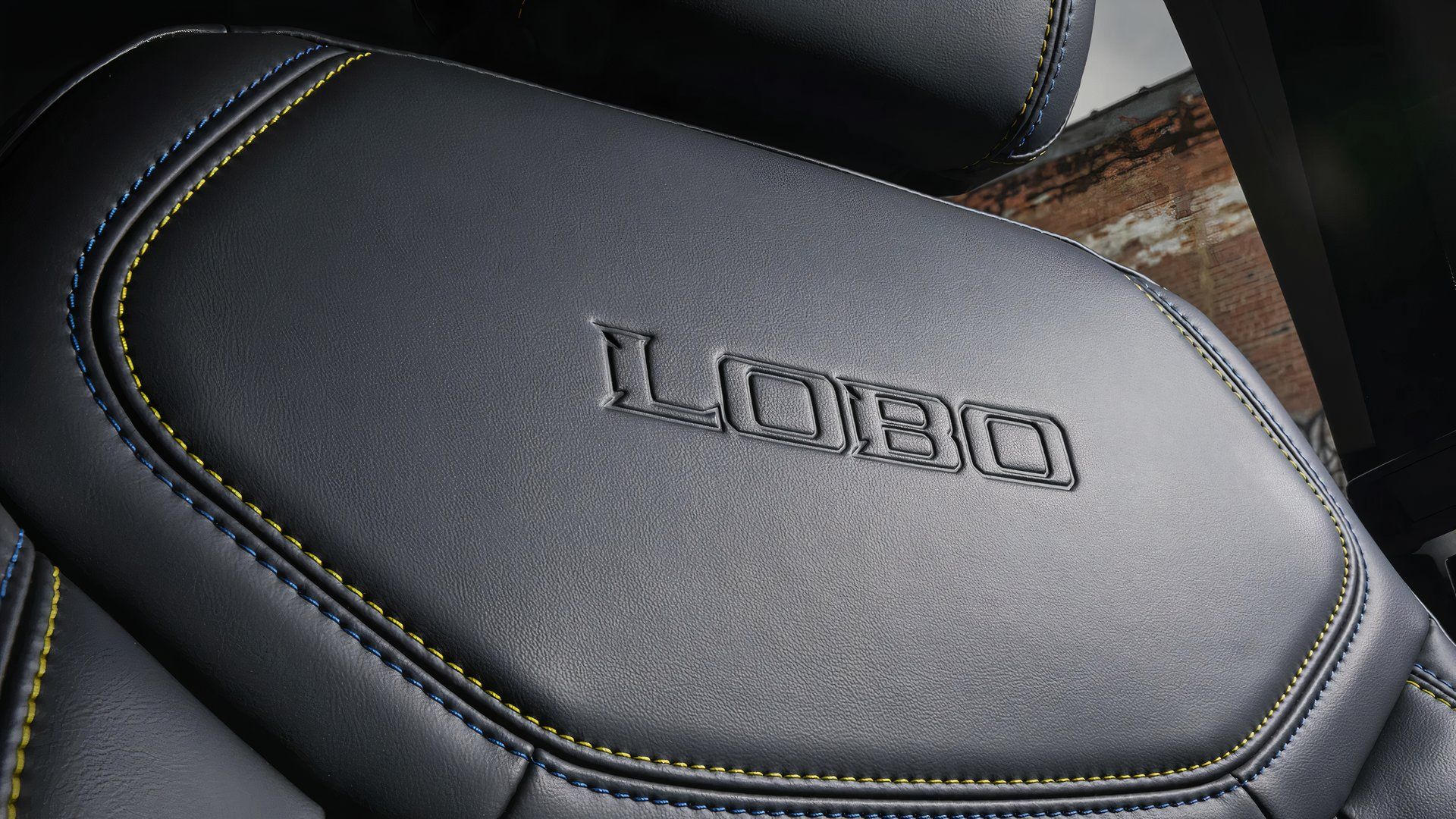 Costura do assento do Ford Maverick Lobo 2025.